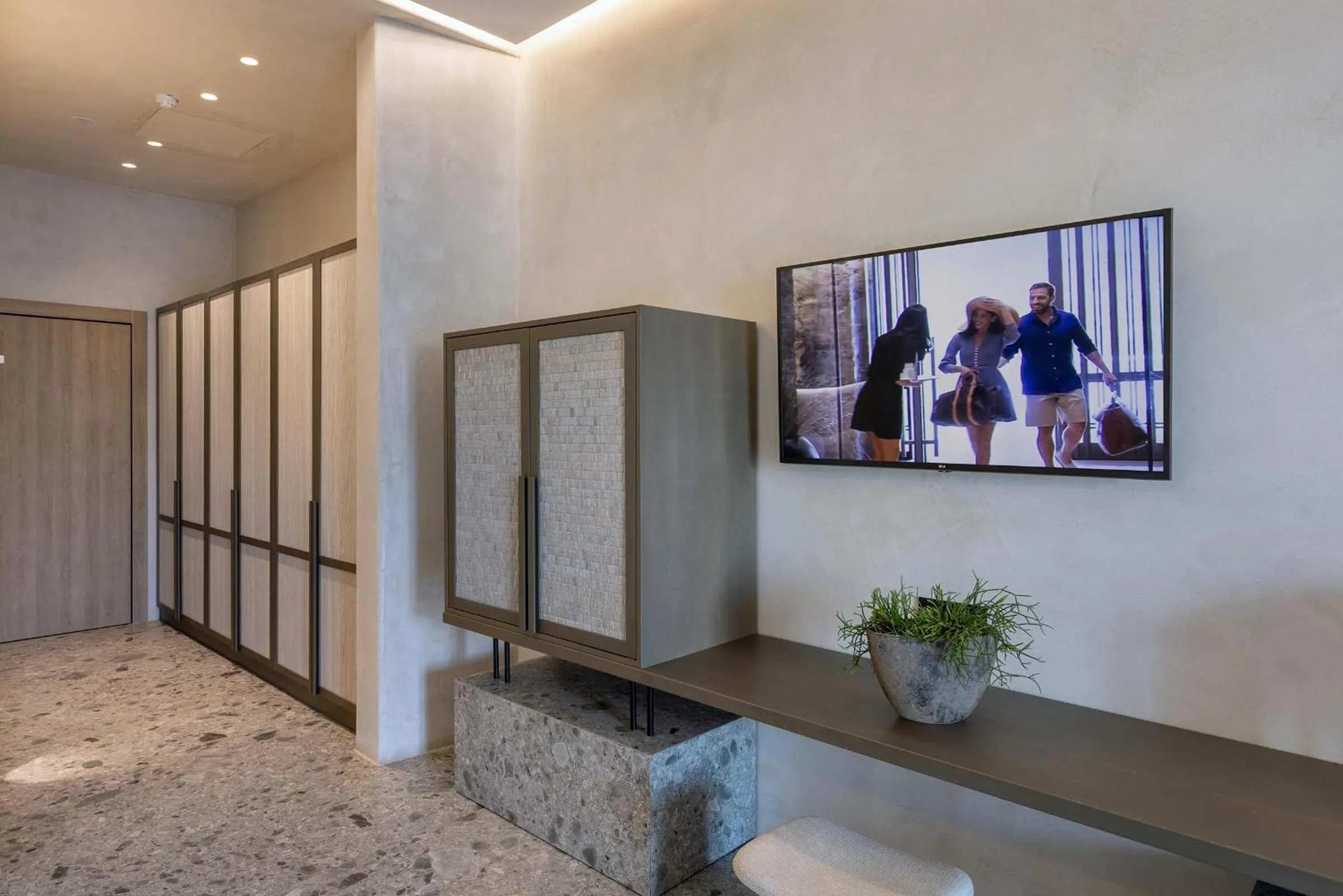 TV and multimedia in Aeonic Suites and Spa