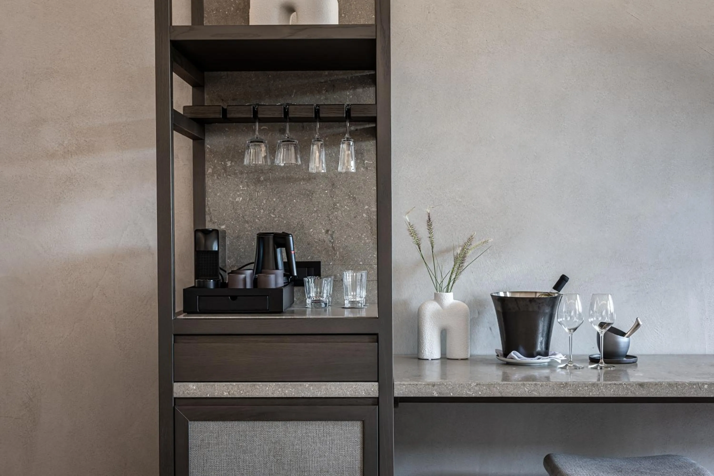 Coffee/tea facilities in Aeonic Suites and Spa