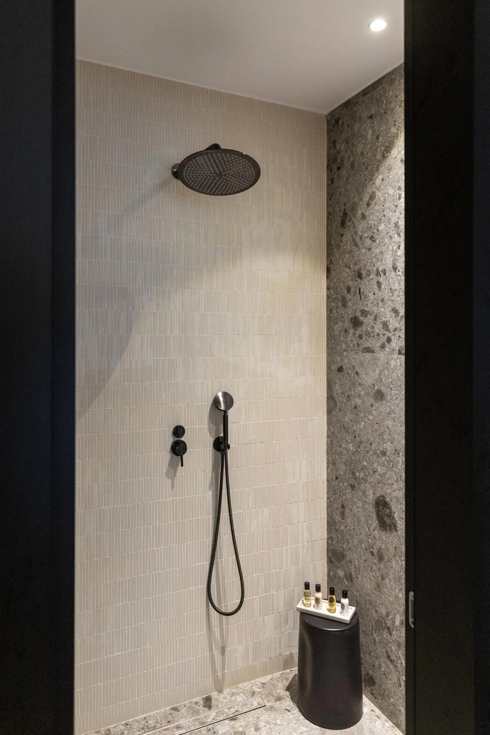 Shower in Aeonic Suites and Spa