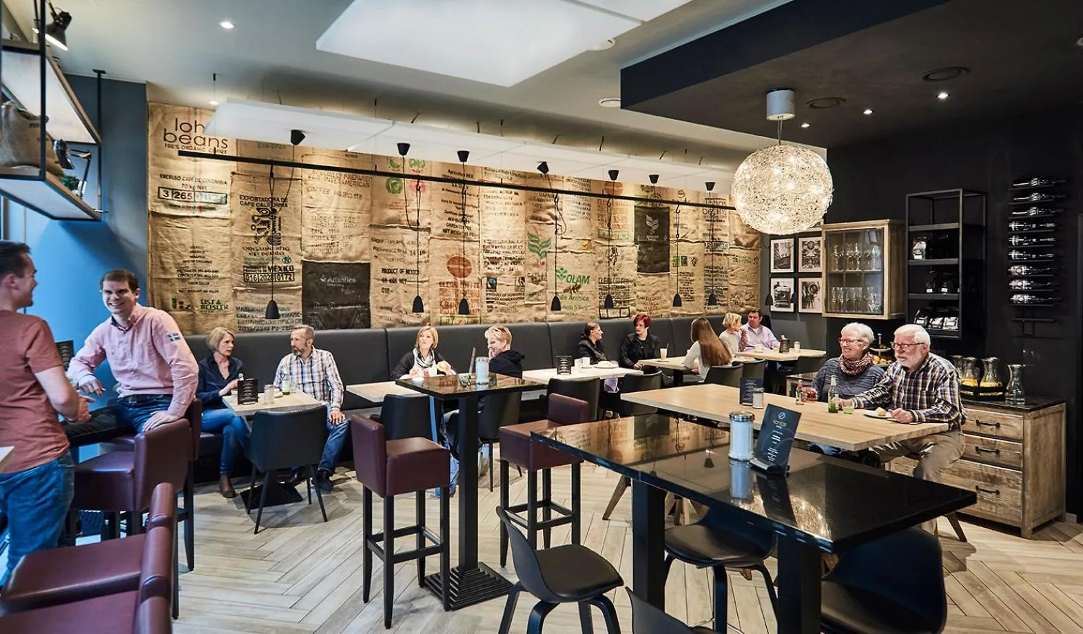 Restaurant/places to eat in Hotel Hansa