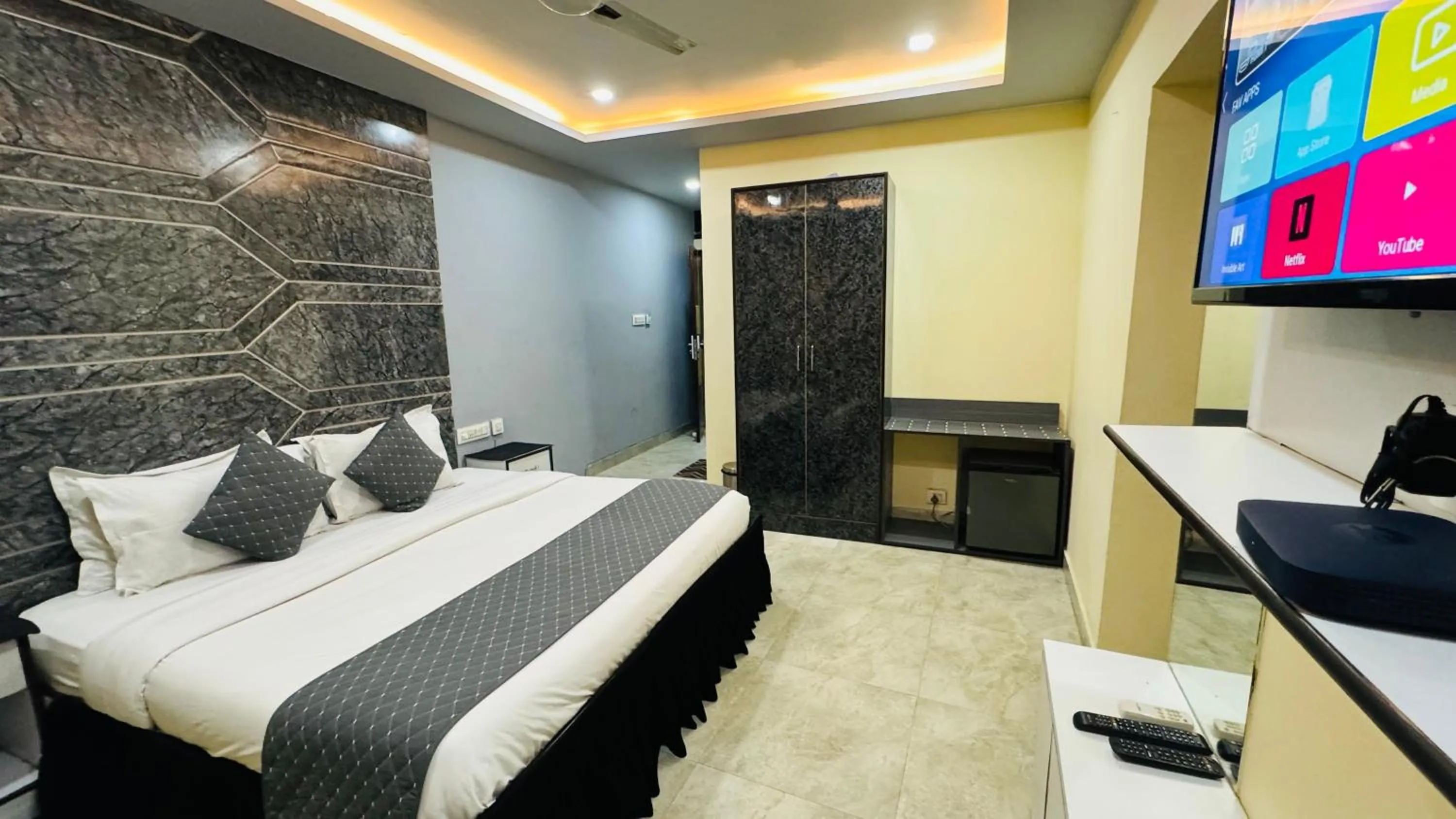 Bed in The Reverent Ganga