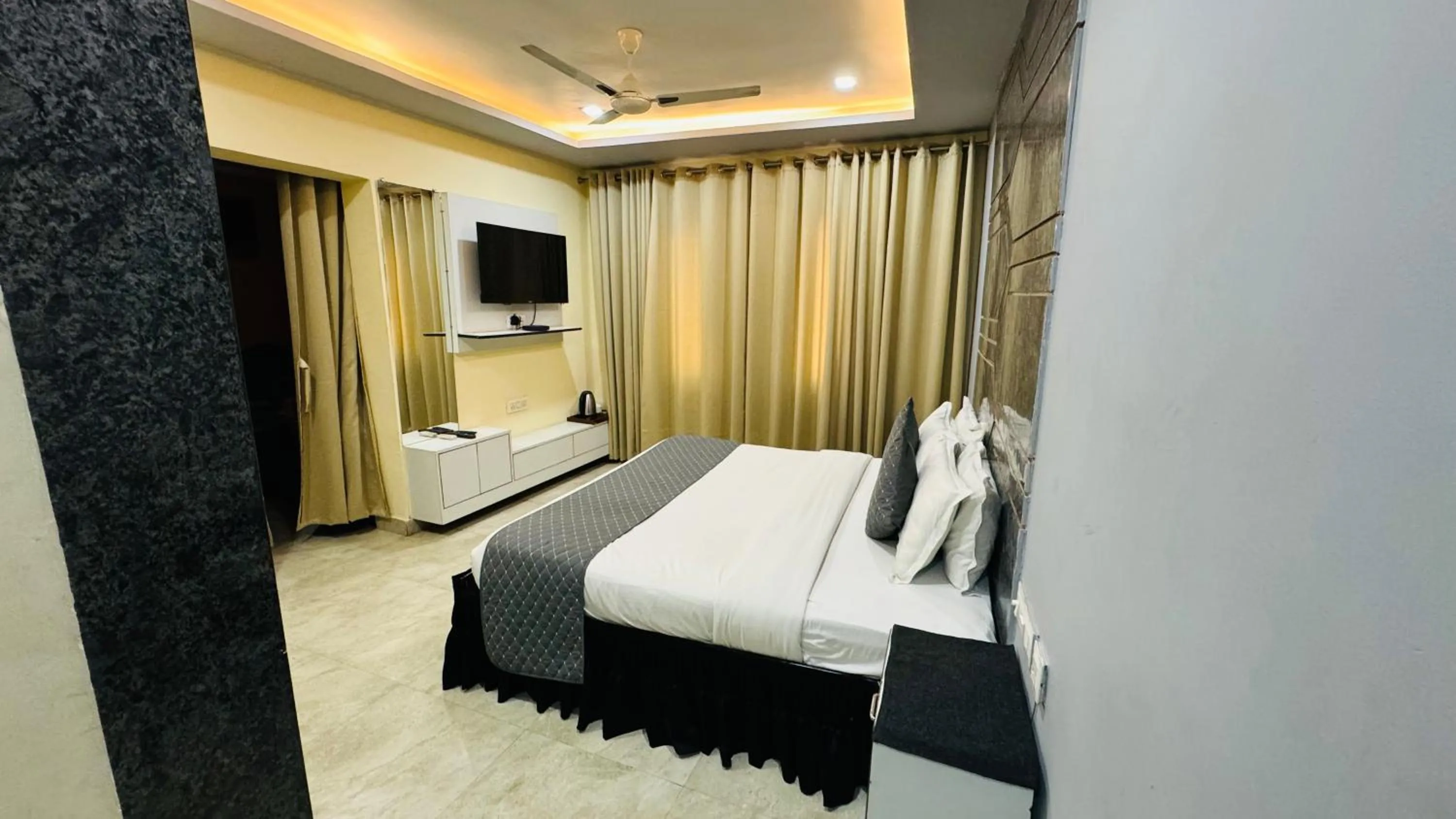 Bed in The Reverent Ganga