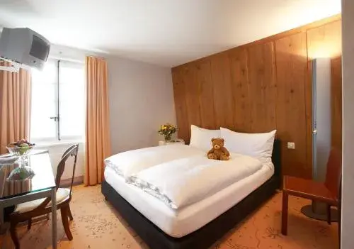 Double Room - single occupancy in Romantik Hotel de L'Ours Double Room - single occupancy in Romantik Hotel de L'Ours