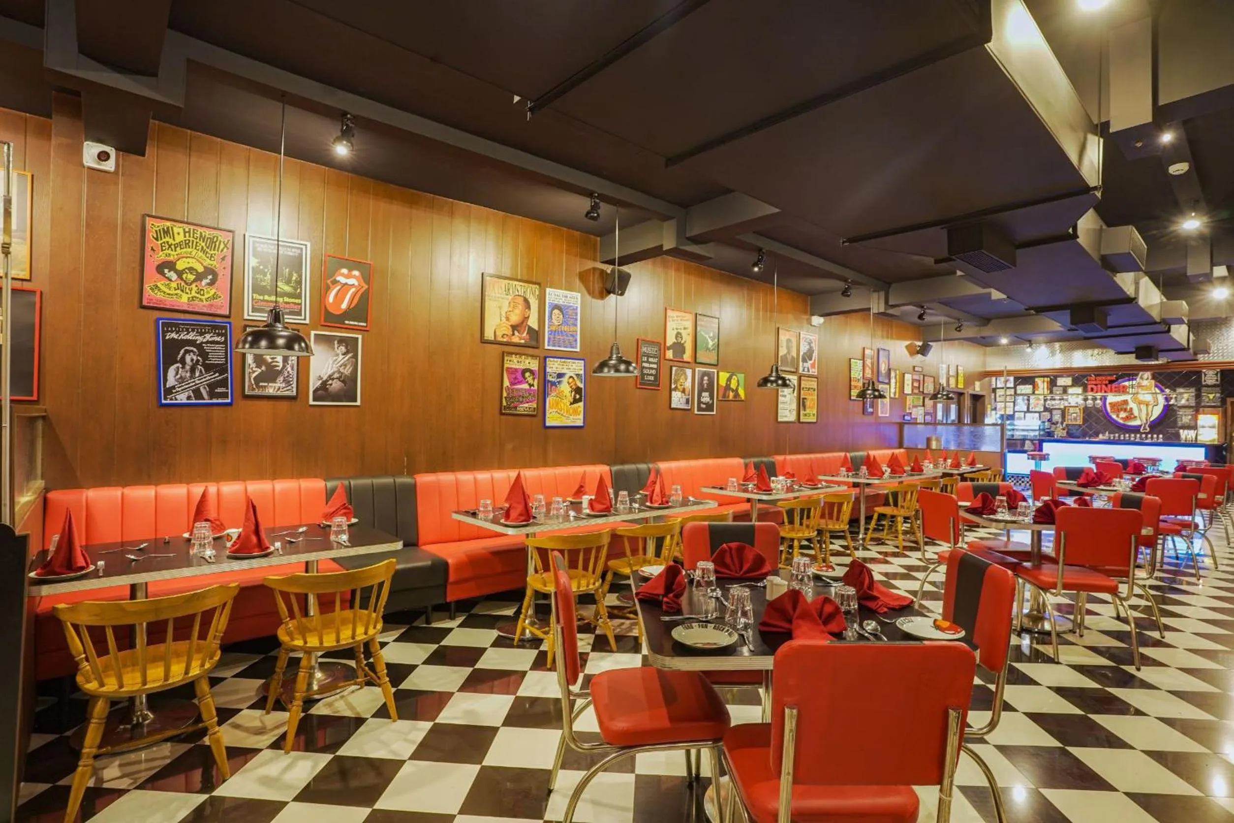 Restaurant/places to eat in HOTEL CYPRESS