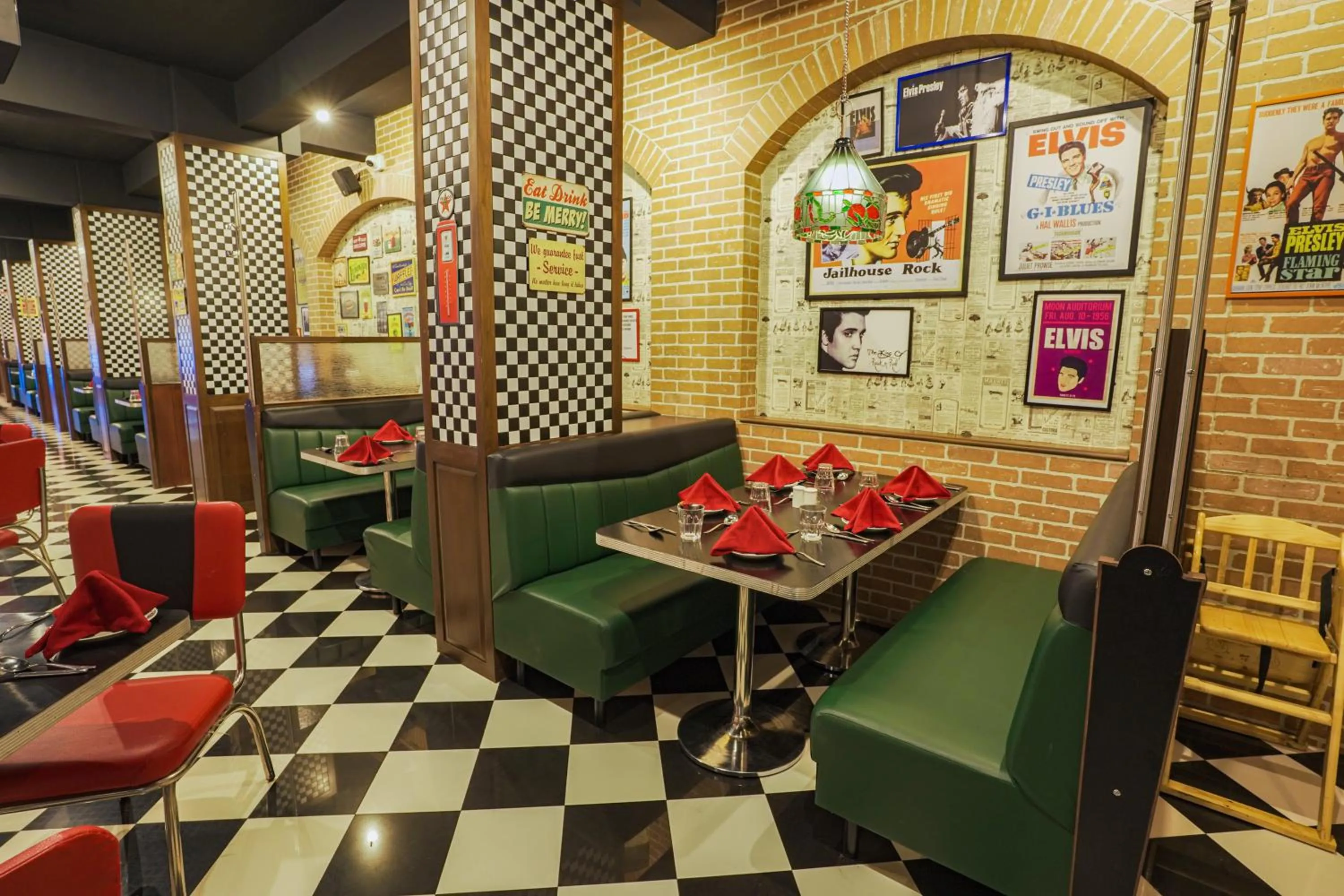 Dining area in HOTEL CYPRESS