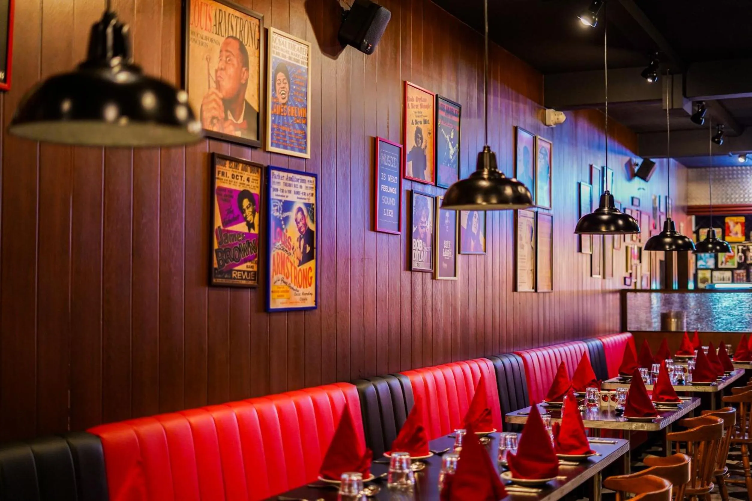 Restaurant/places to eat in HOTEL CYPRESS