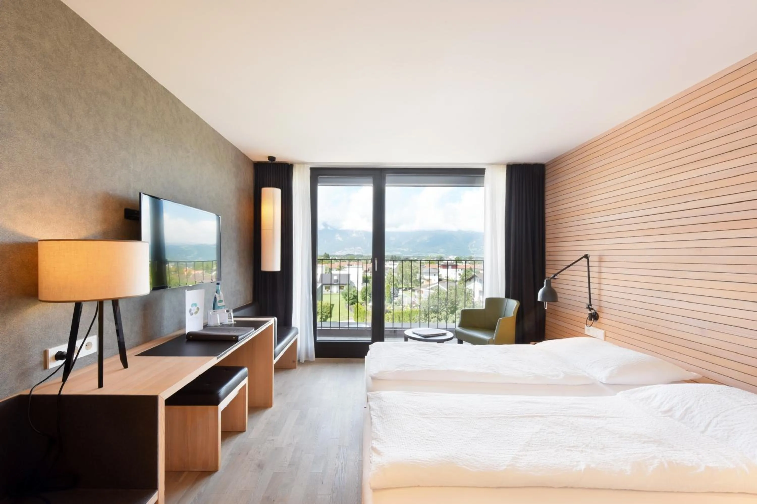 Photo of the whole room, Bed in Hotel Weisses Kreuz