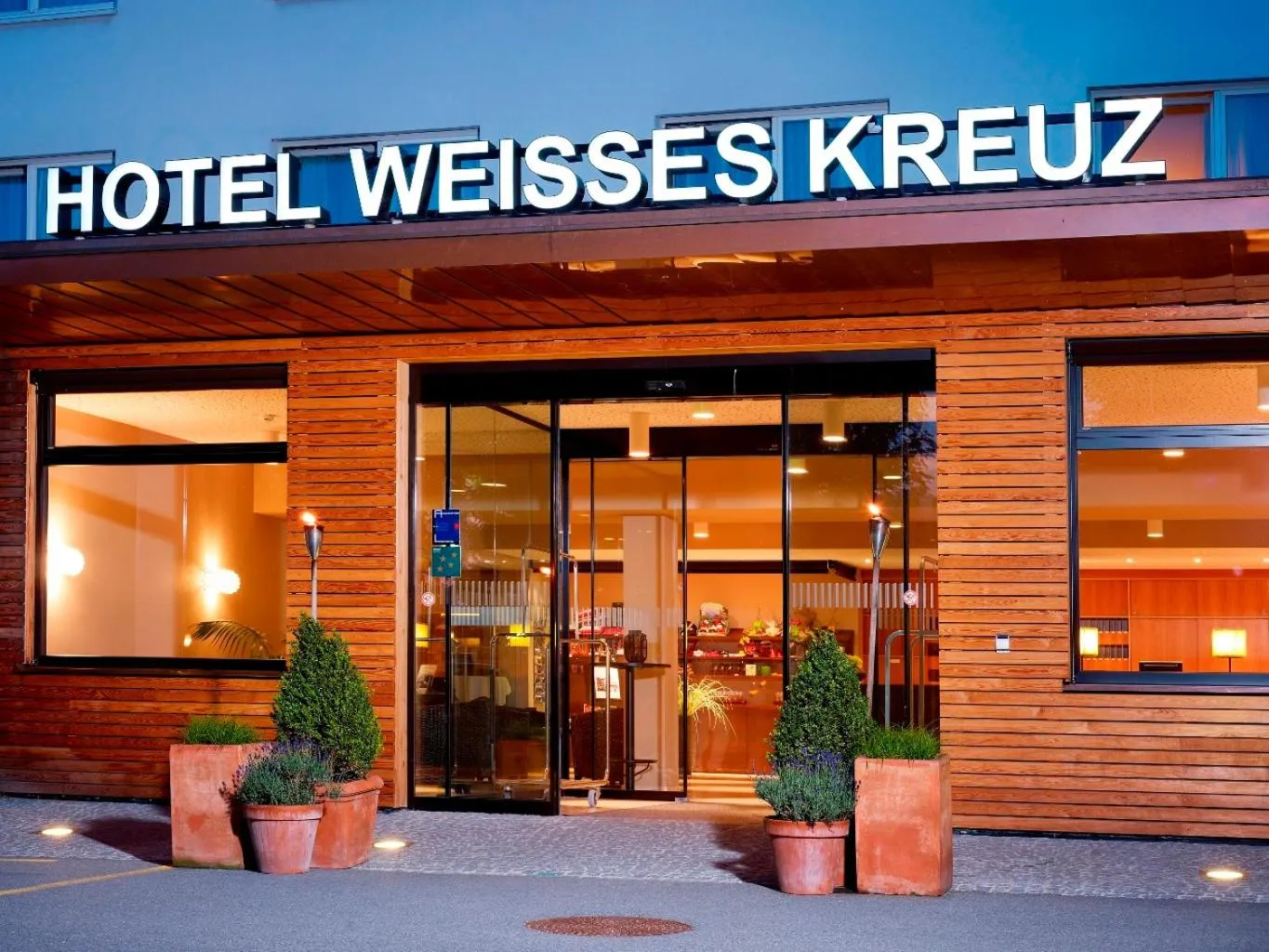 Facade/entrance in Hotel Weisses Kreuz