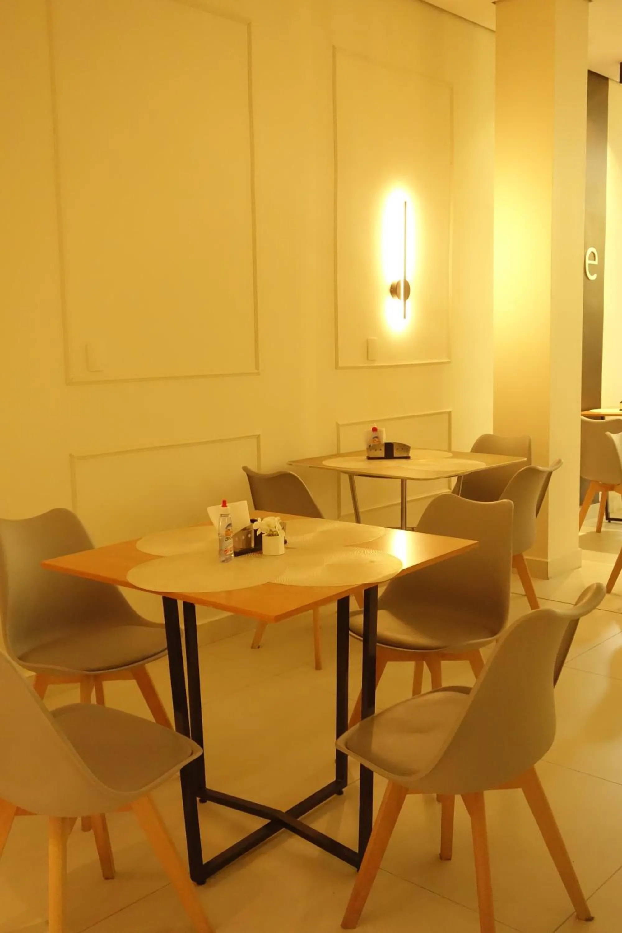 Dining area in TERESINA HOTEL