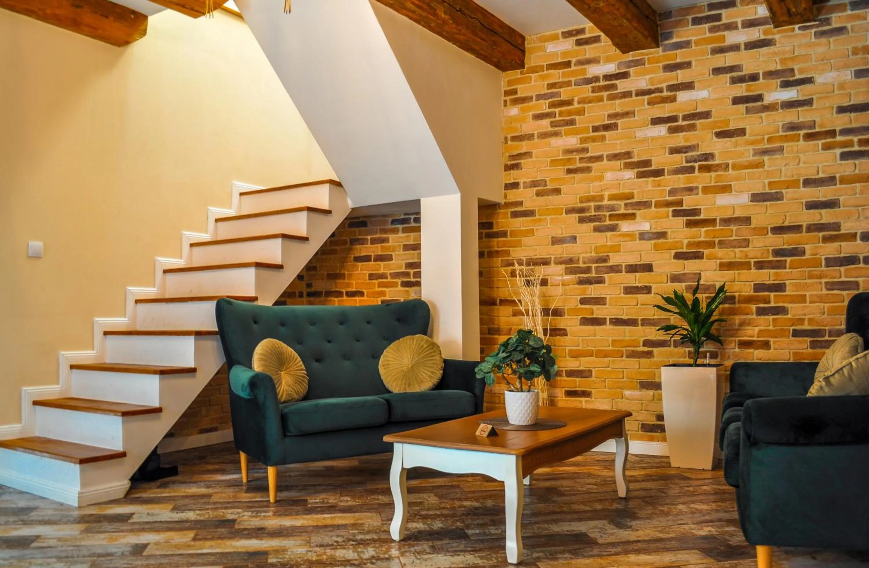 Communal lounge/ TV room in Dallure House Boutique Brasov