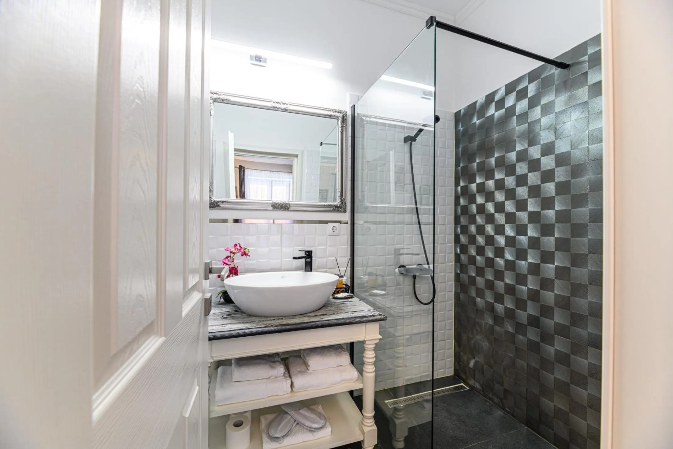 Bathroom in Dallure House Boutique Brasov