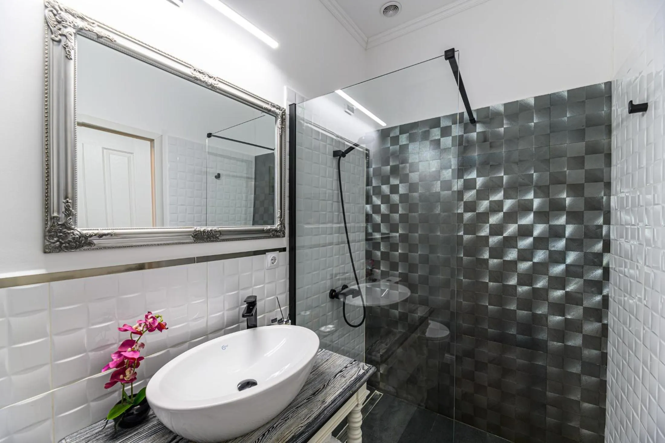 Bathroom in Dallure House Boutique Brasov