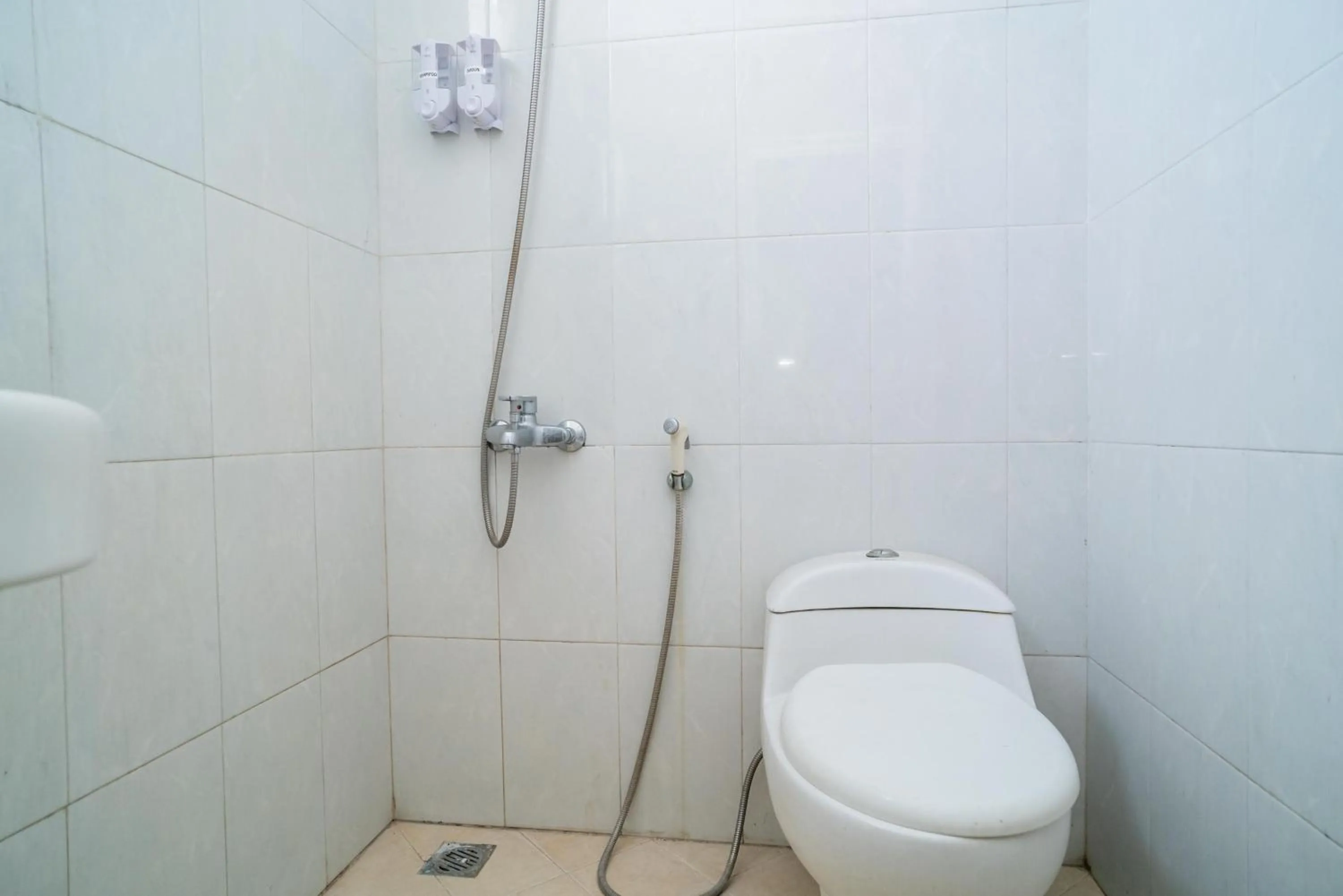 Bathroom in Living Kost Syariah At Alam Sutera RedPartner