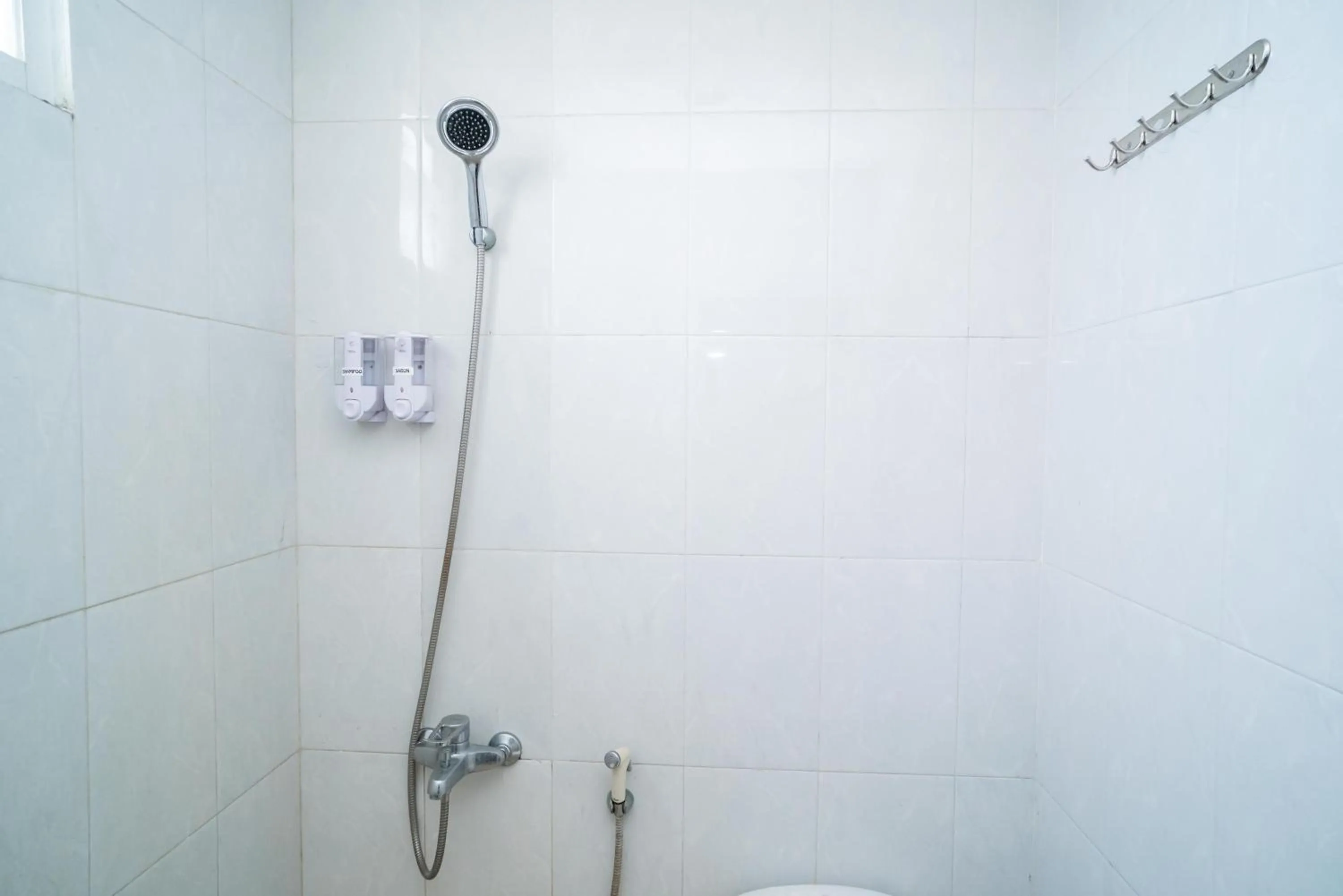 Bathroom in Living Kost Syariah At Alam Sutera RedPartner