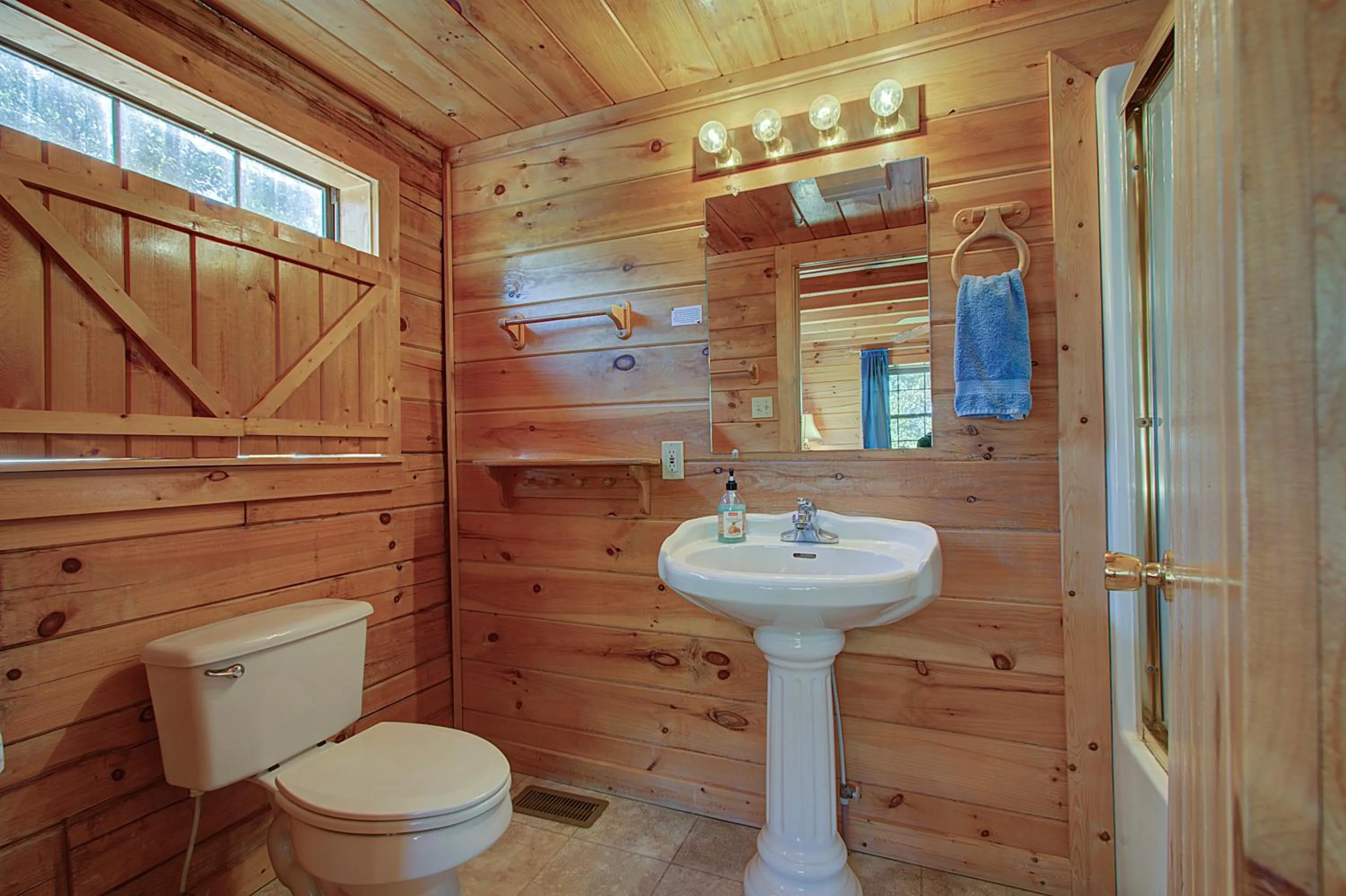 Stairway · Stunning Cabin in the Stars- 100mile views!