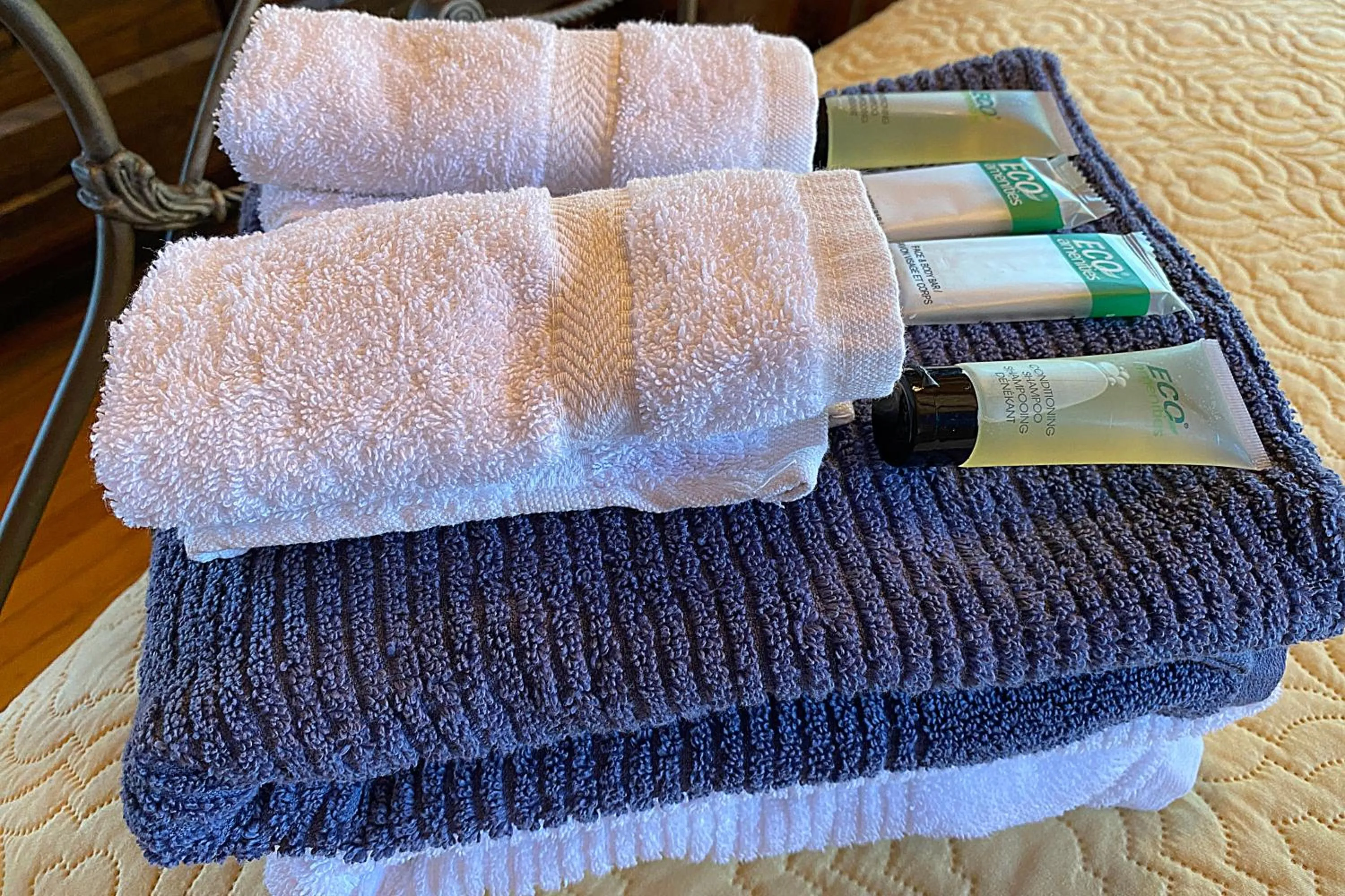 Stairway · Stunning Cabin in the Stars- 100mile views!