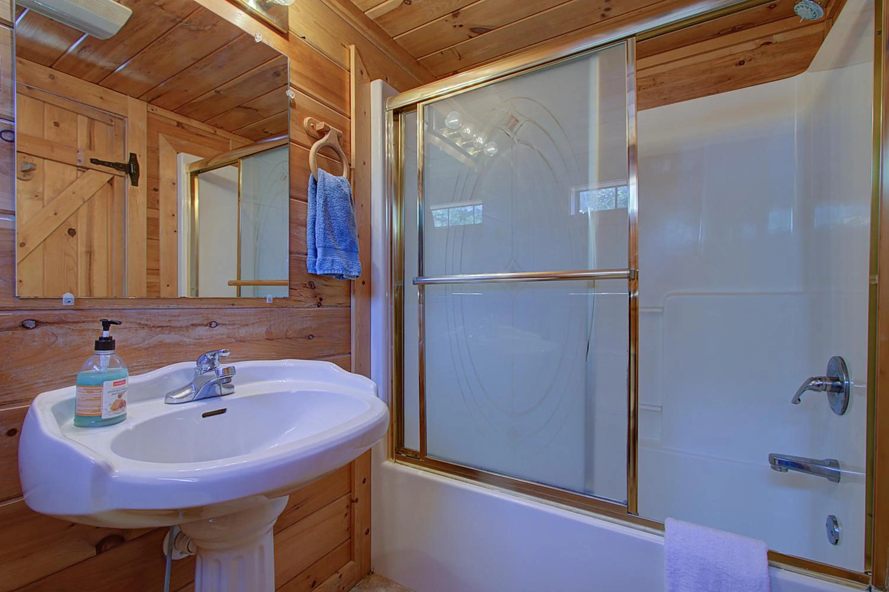 Stairway · Stunning Cabin in the Stars- 100mile views!