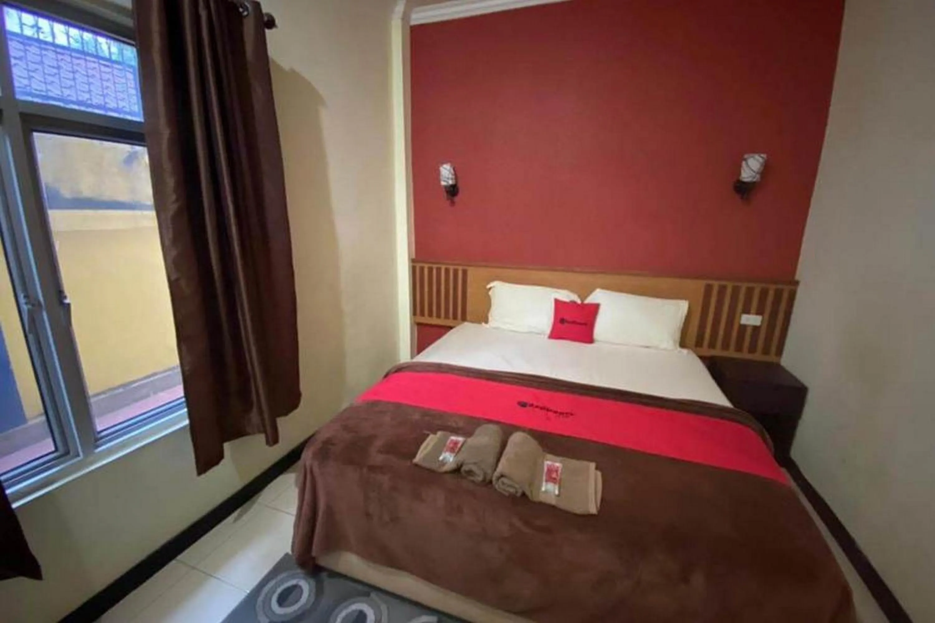 Bed in RedDoorz Plus Syariah @ Jalan Syiah Kuala Banda Aceh