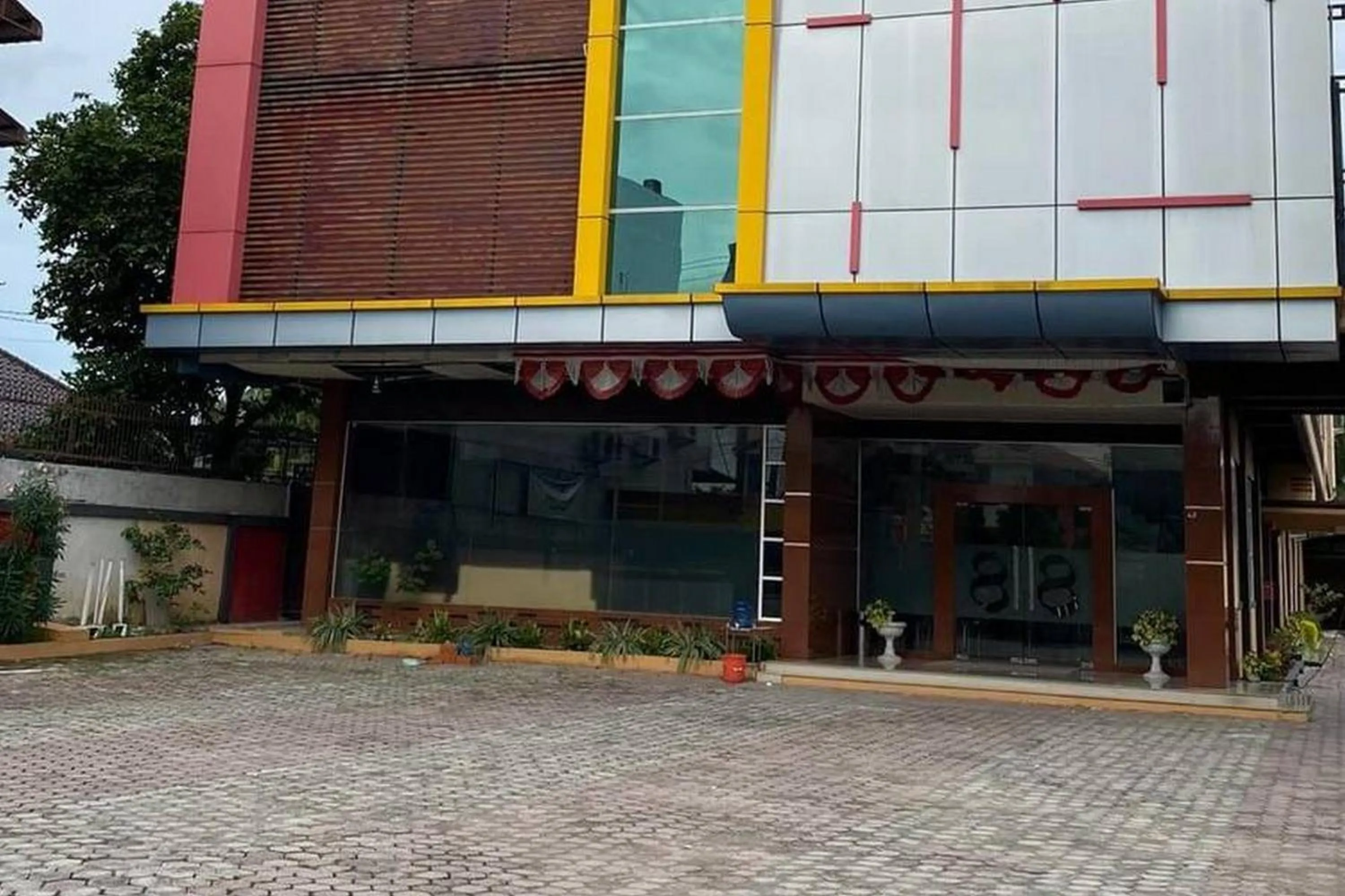 Property building in RedDoorz Plus Syariah @ Jalan Syiah Kuala Banda Aceh