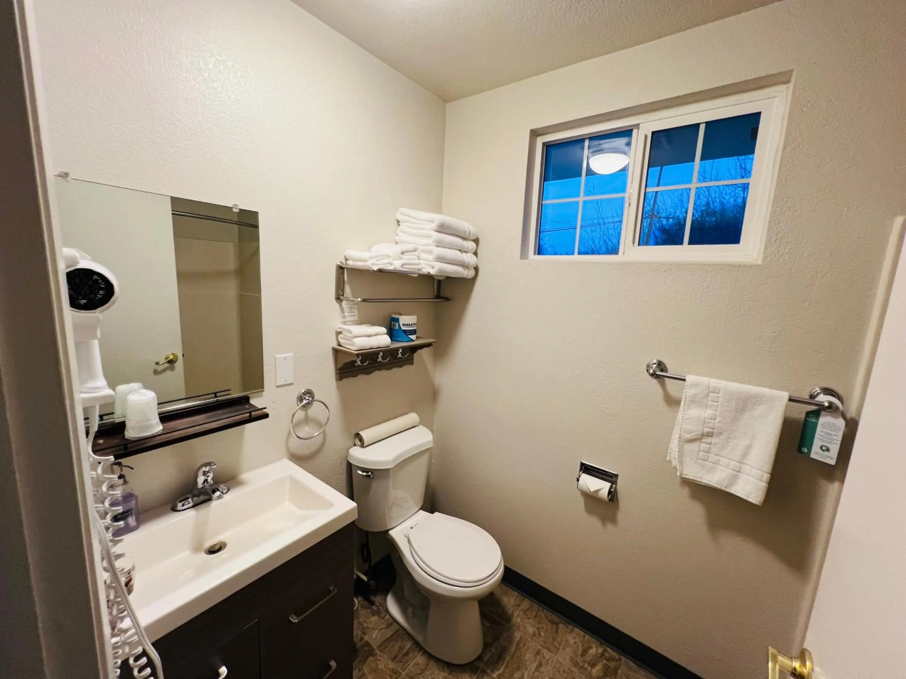 Property building in Cold Creek Inn