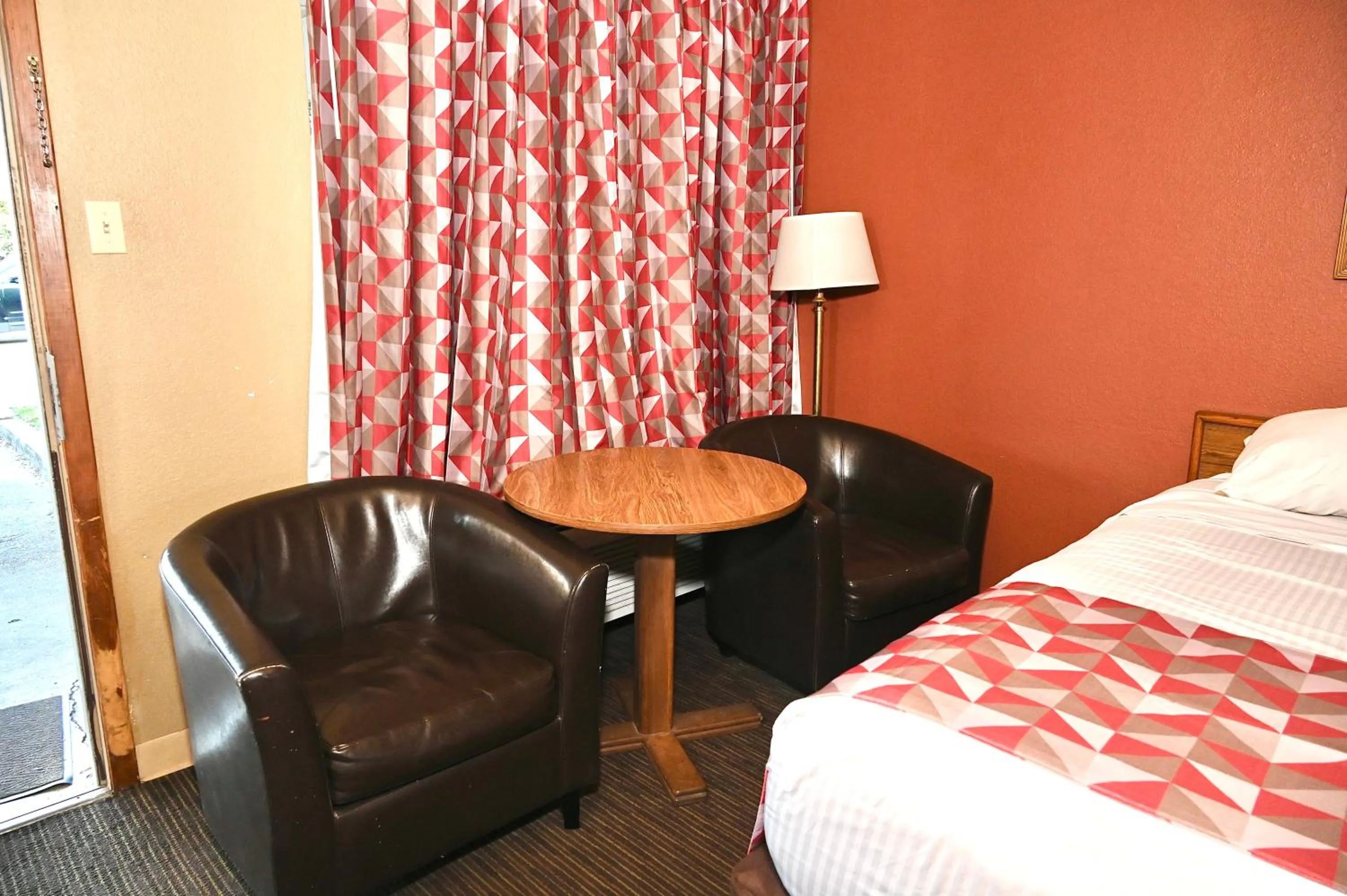 Bed in Fortune Inn & Suites