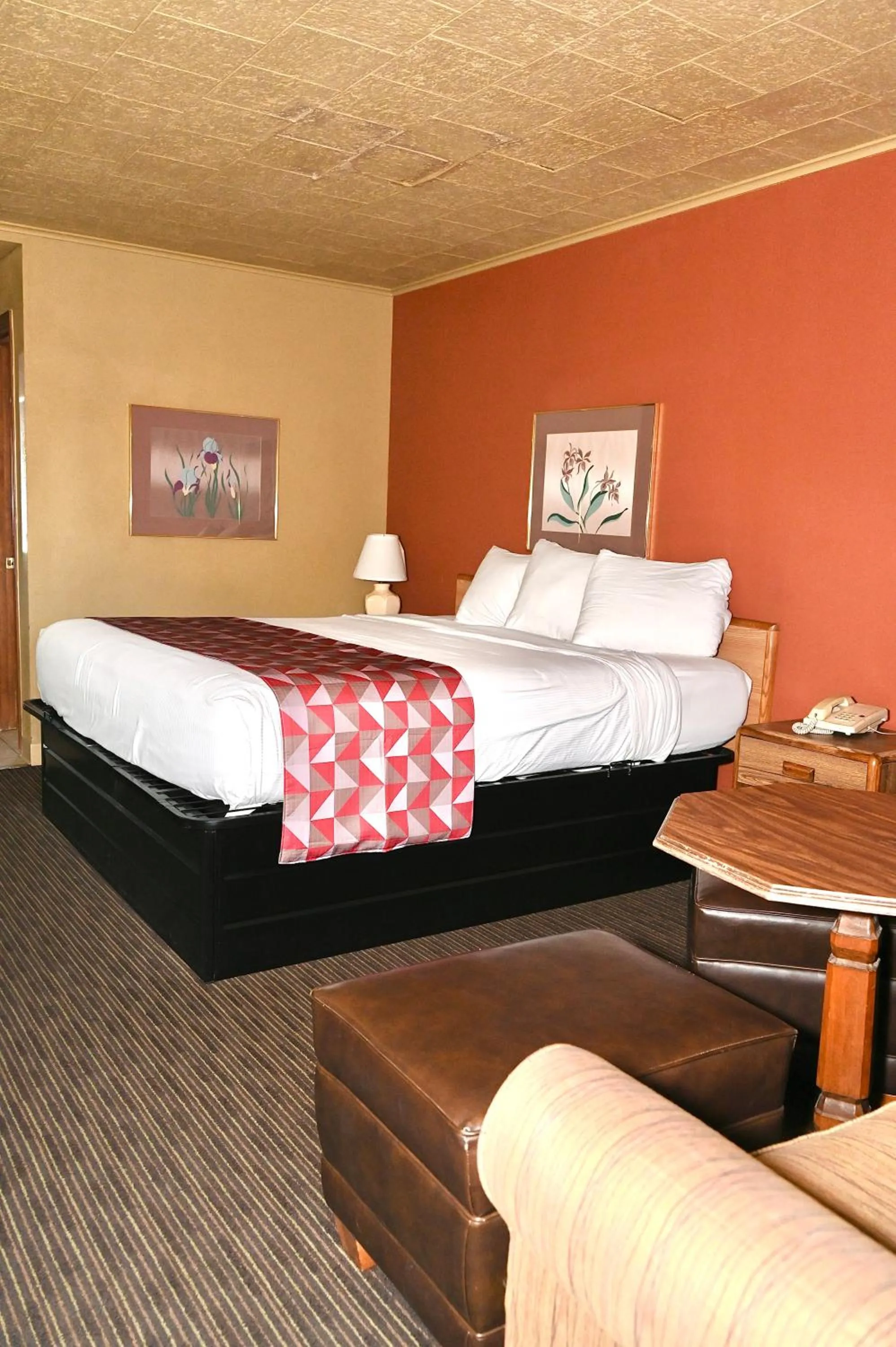 Bed in Fortune Inn & Suites