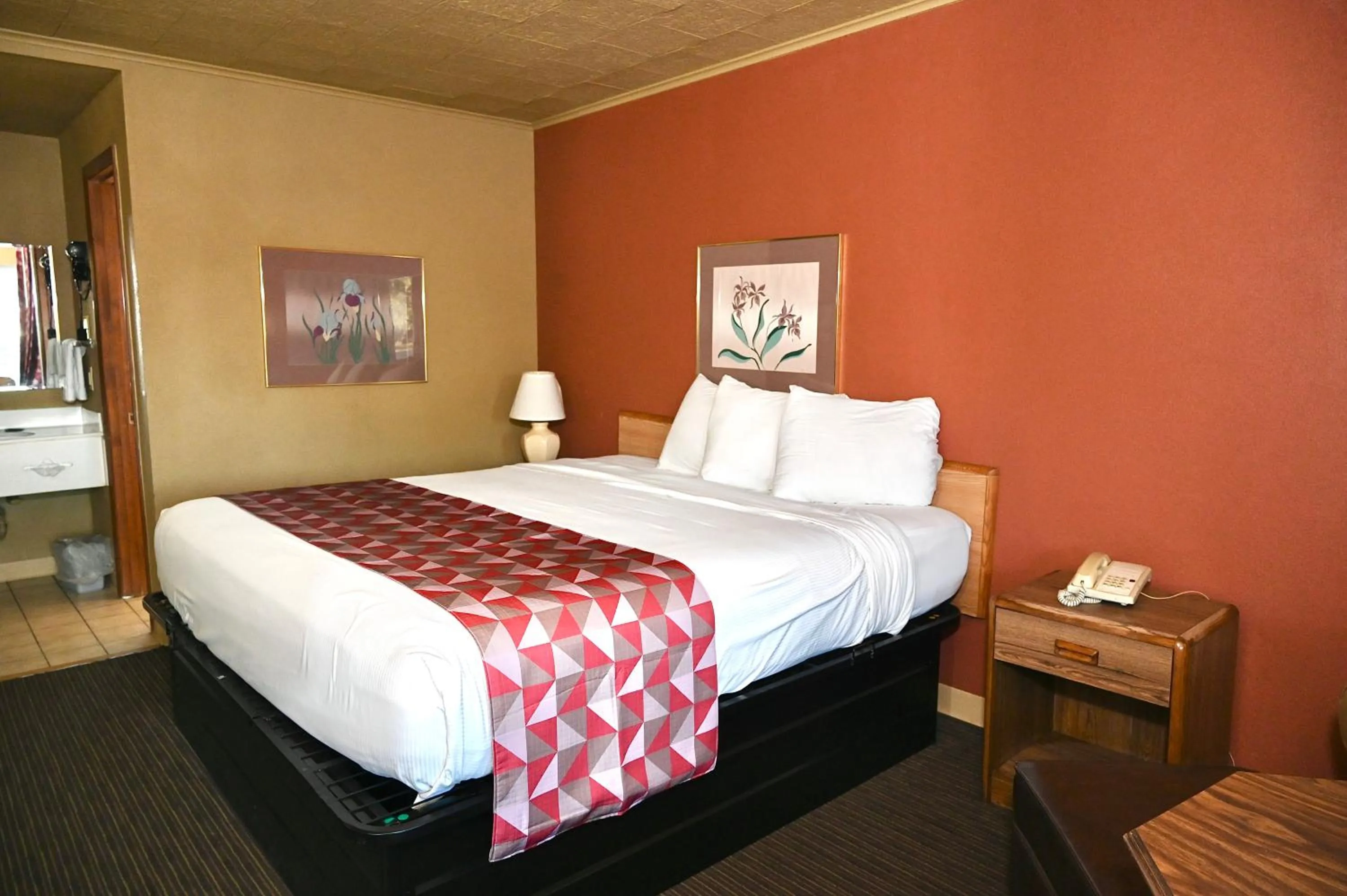 Bed in Fortune Inn & Suites