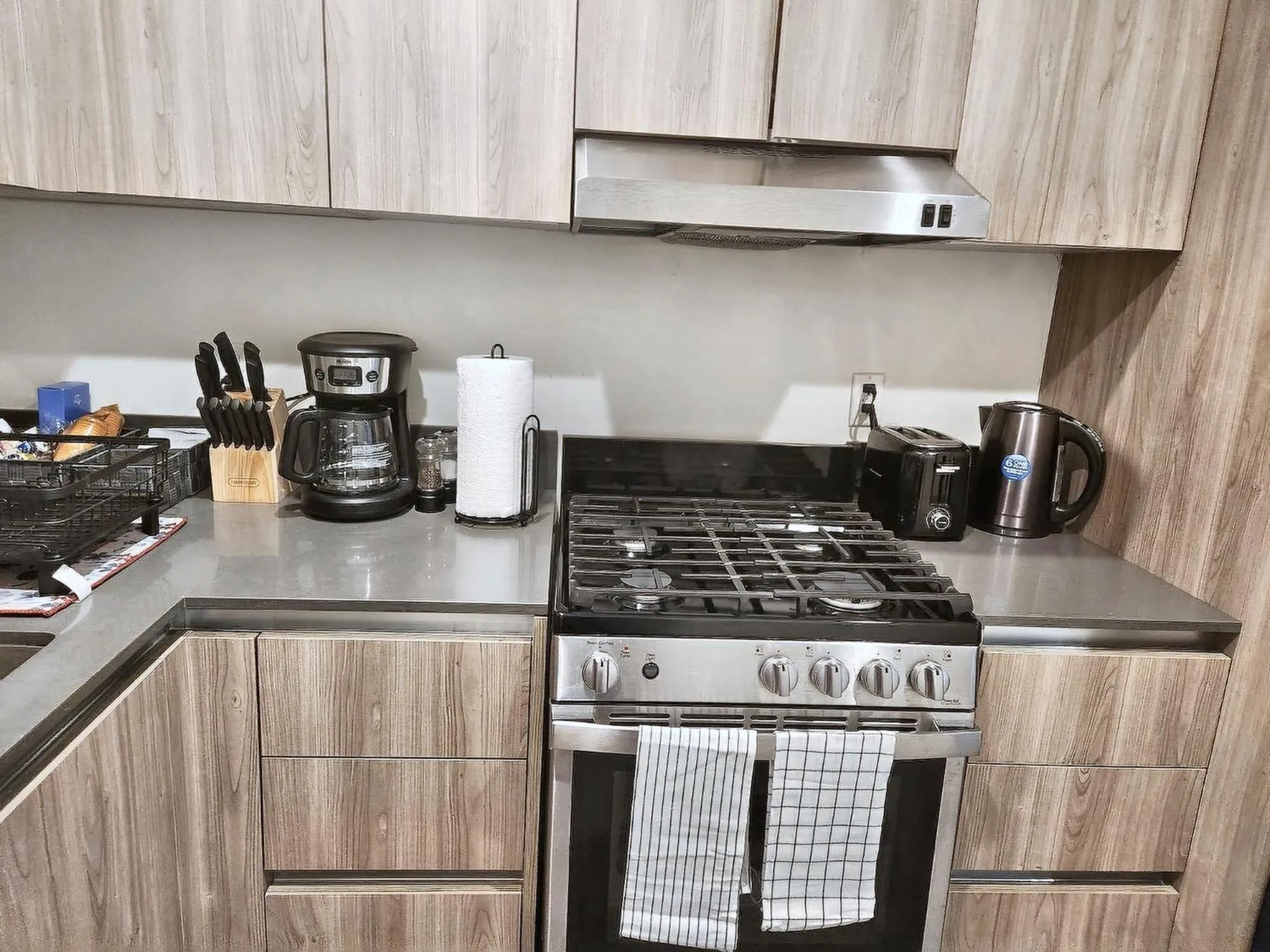 Coffee/tea facilities in StaysPro - Central Los Angeles Hollywood Homes