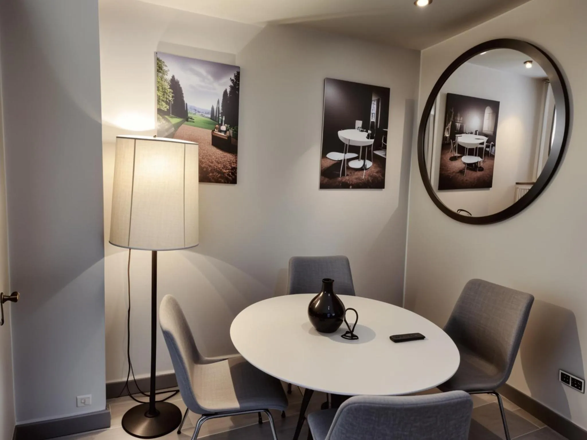 Seating area in StaysPro - Central Los Angeles Hollywood Homes