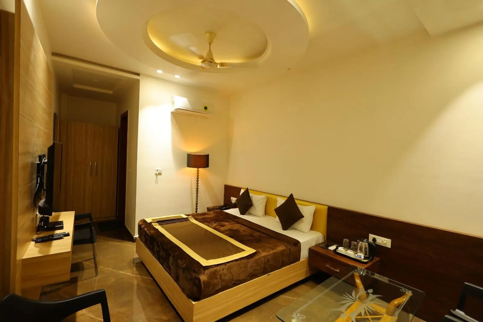 Bed in Hotel Darbar-E-Khas