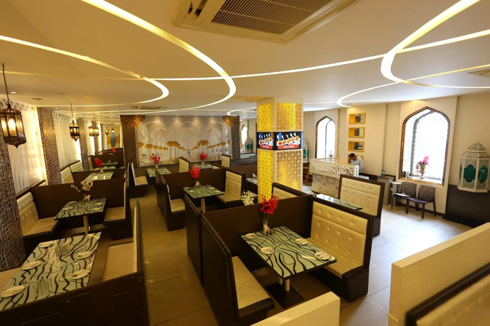 Restaurant/places to eat in Hotel Darbar-E-Khas