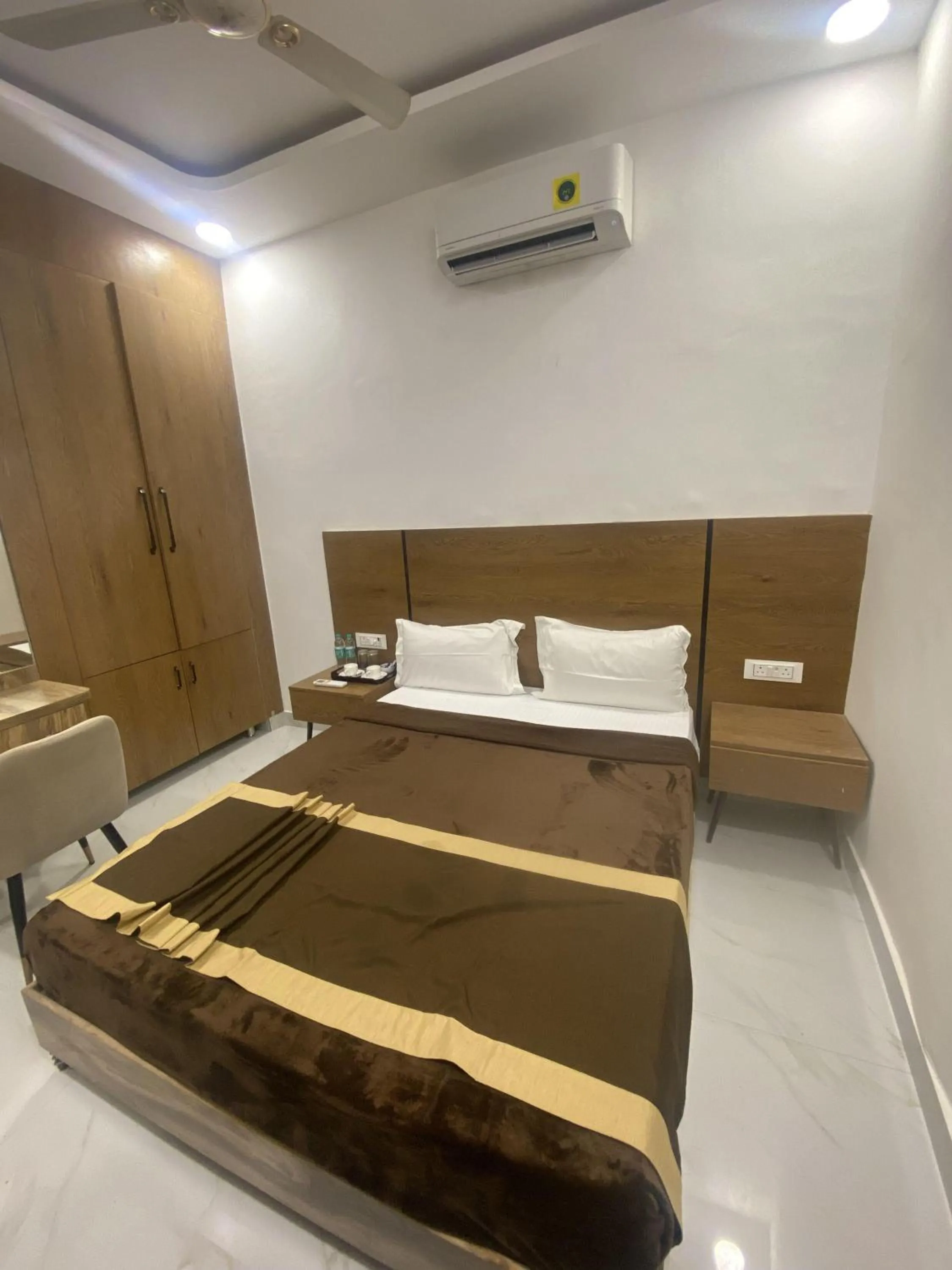 Bed in Hotel Darbar-E-Khas