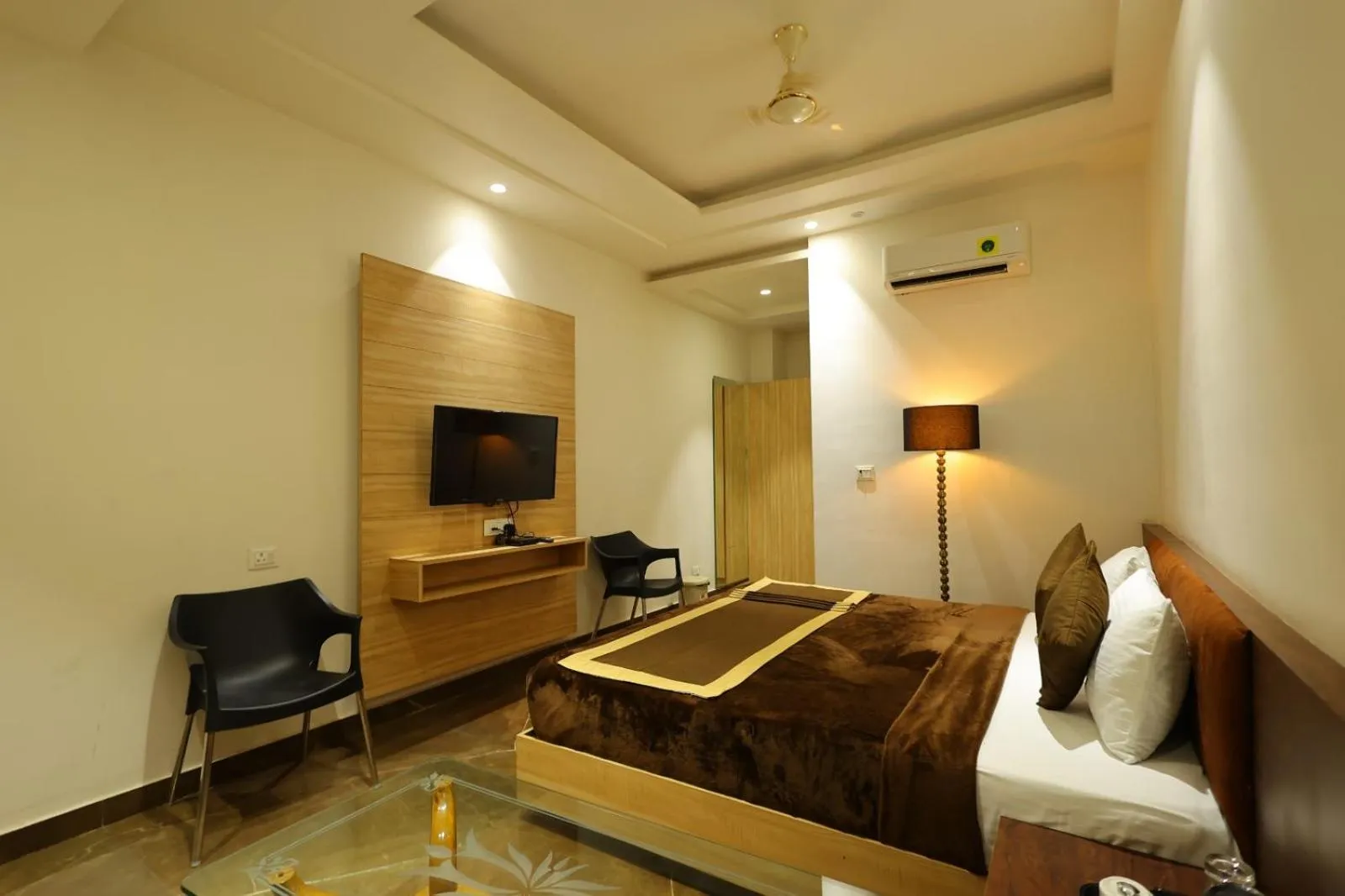 Bed in Hotel Darbar-E-Khas
