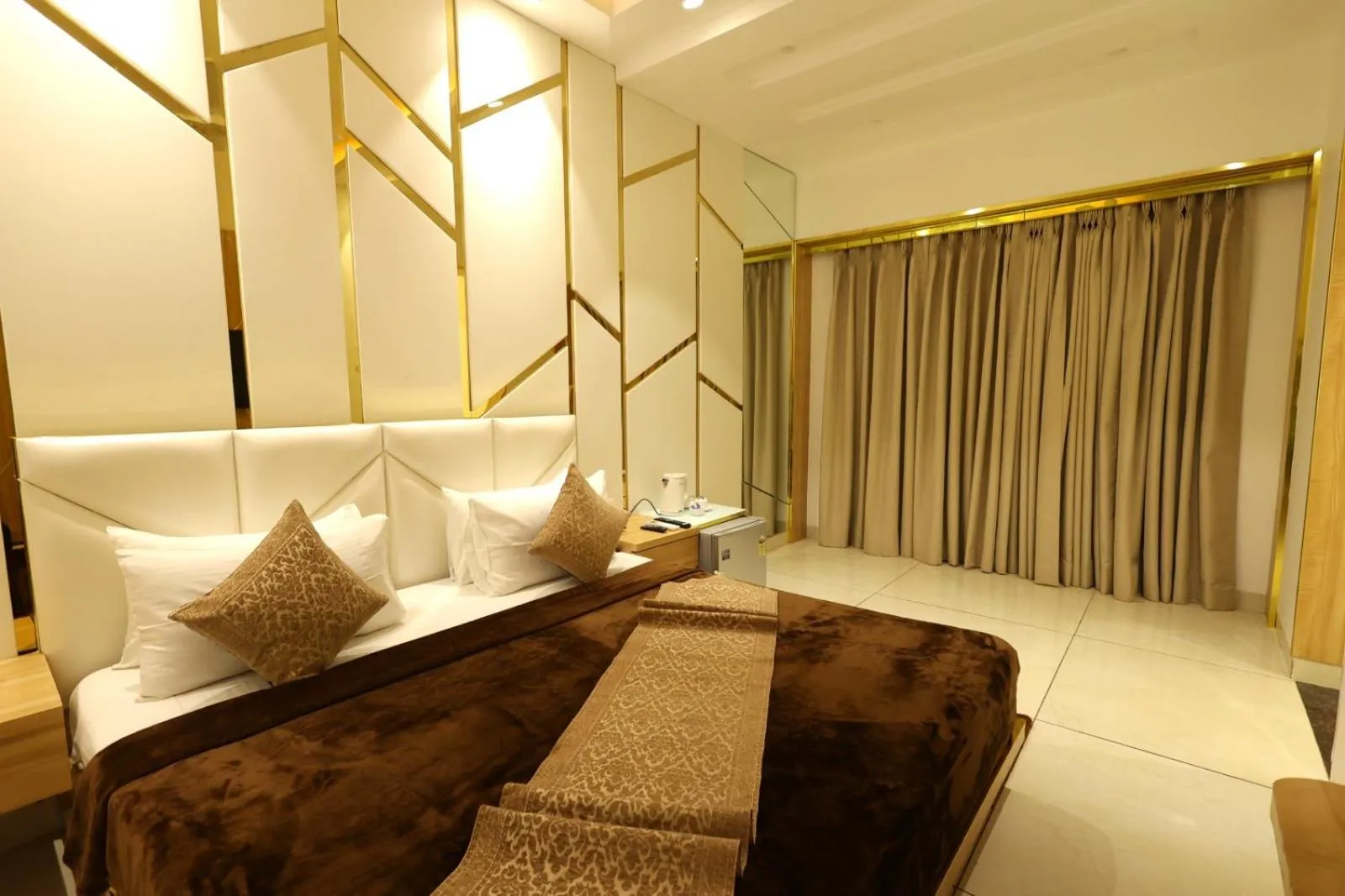 Bed in Hotel Darbar-E-Khas