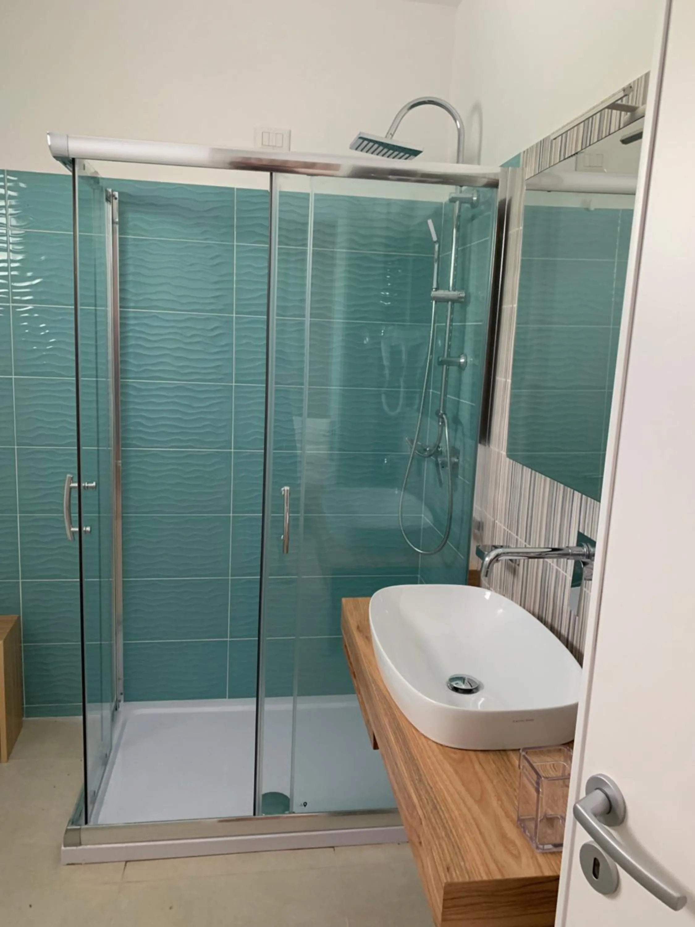 Shower in Miriasol Bed and Breakfast