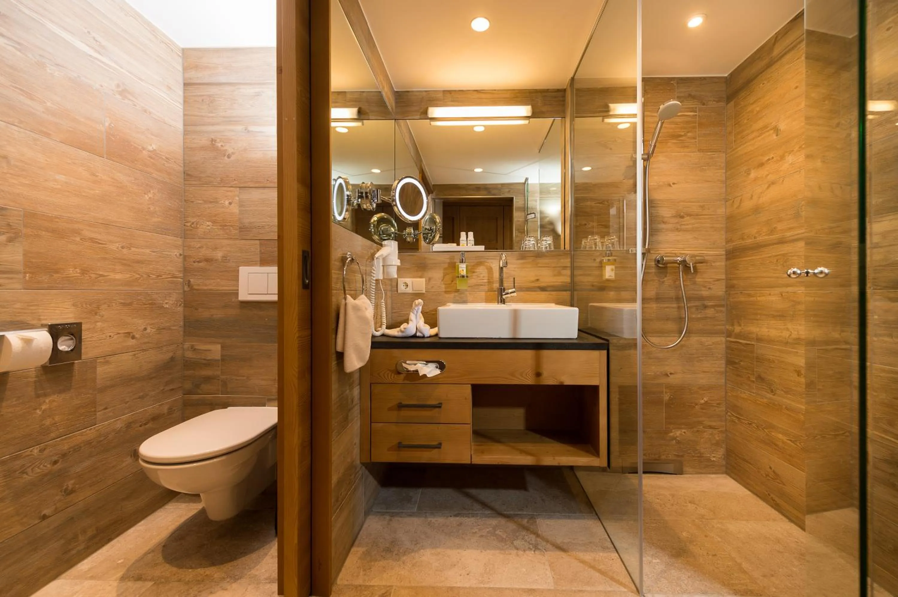 Bathroom in Berg-Spa & Hotel Zamangspitze