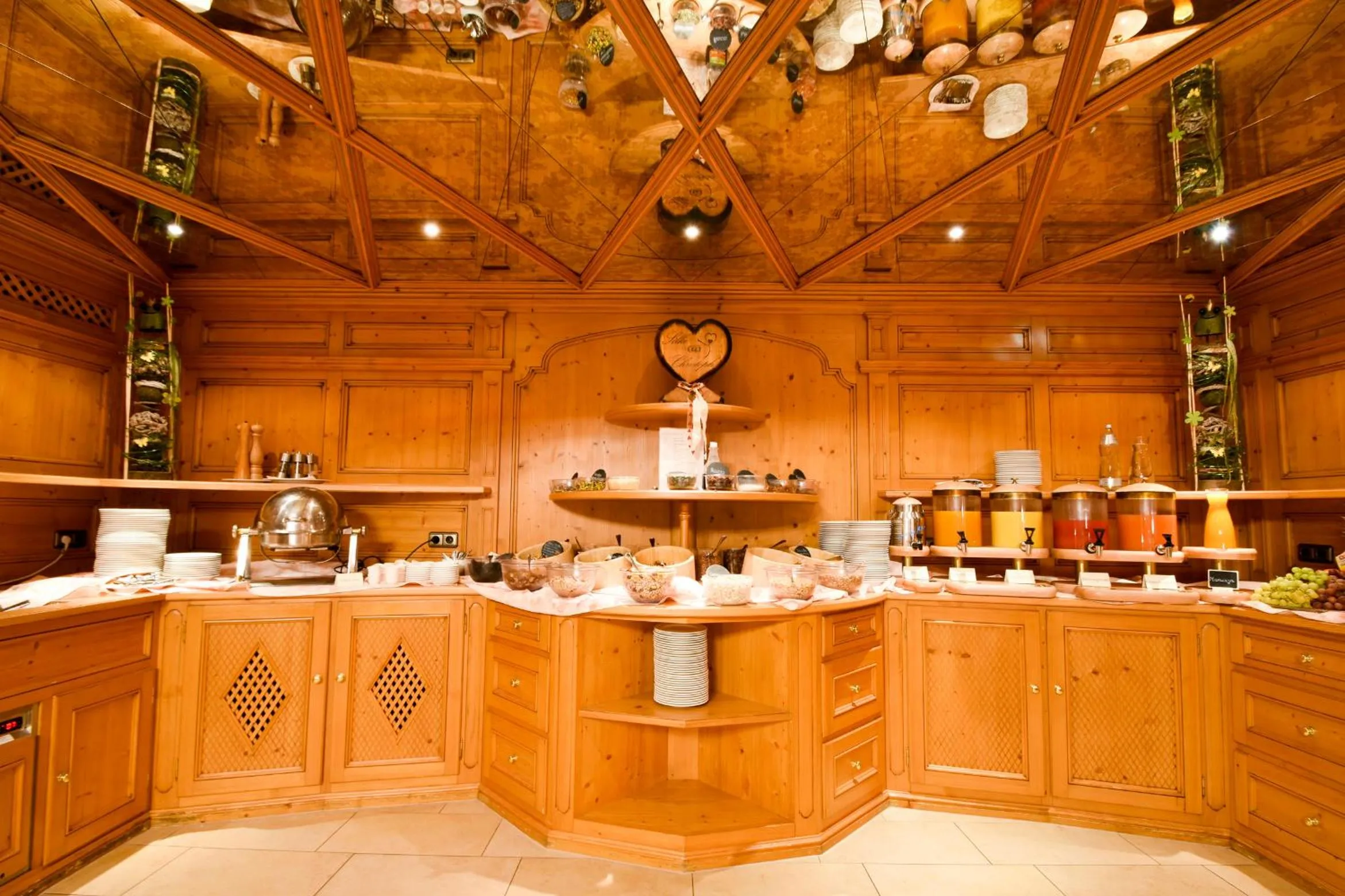 Buffet breakfast in Berg-Spa & Hotel Zamangspitze