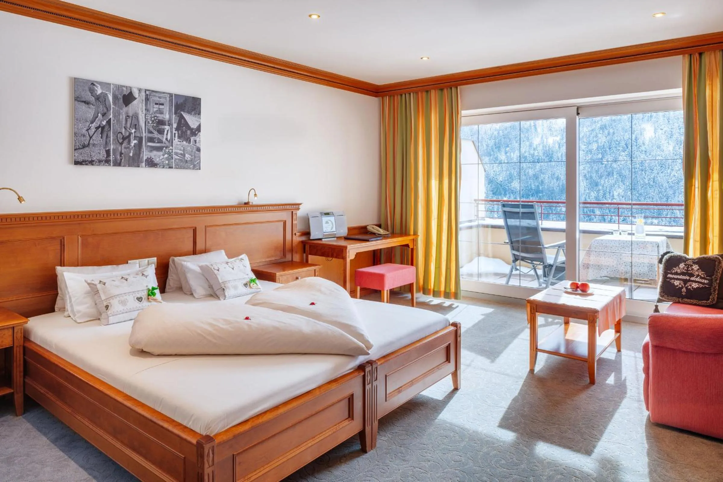 Photo of the whole room in Berg-Spa & Hotel Zamangspitze