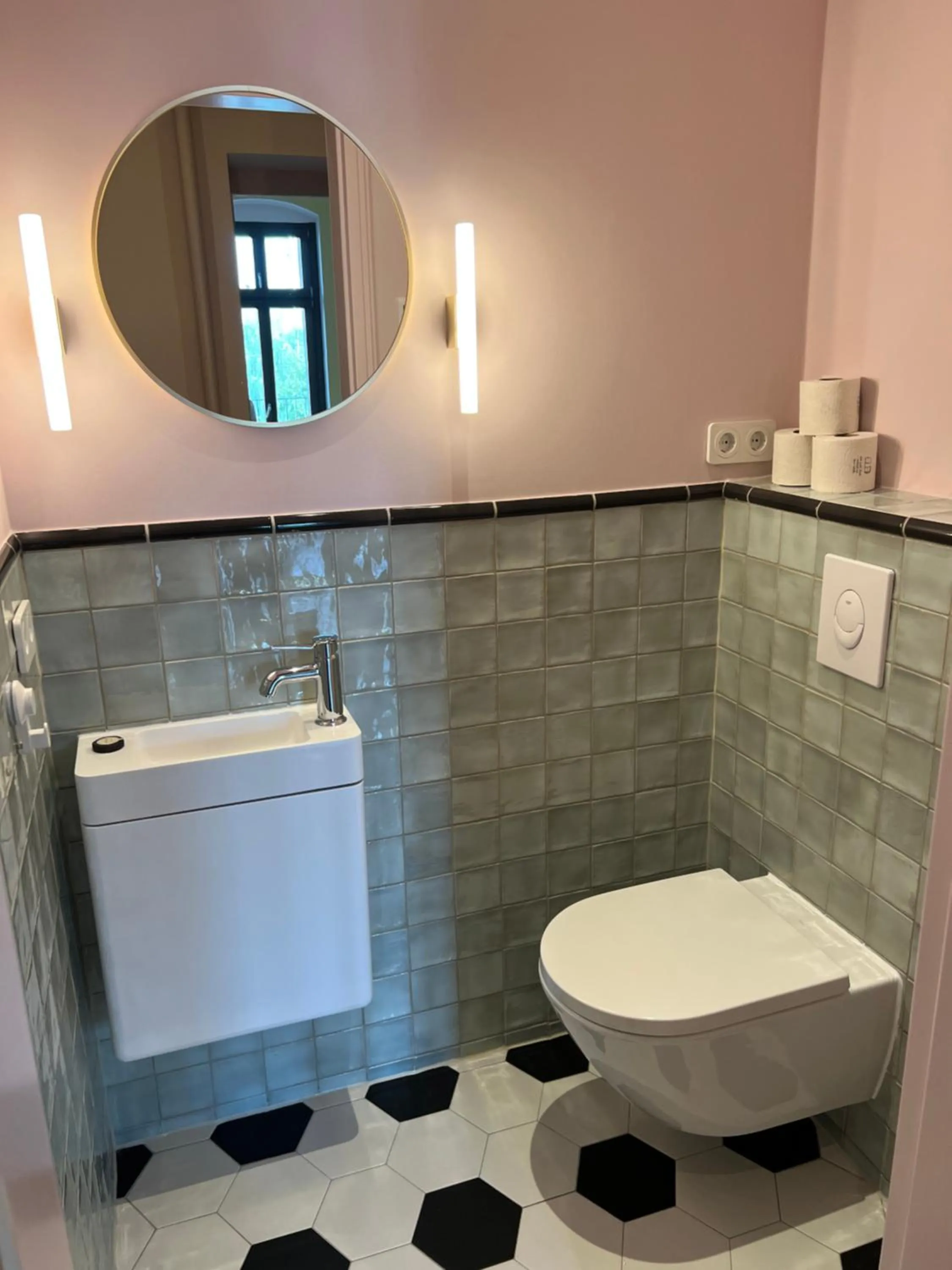 Toilet in Brilliant Apartments