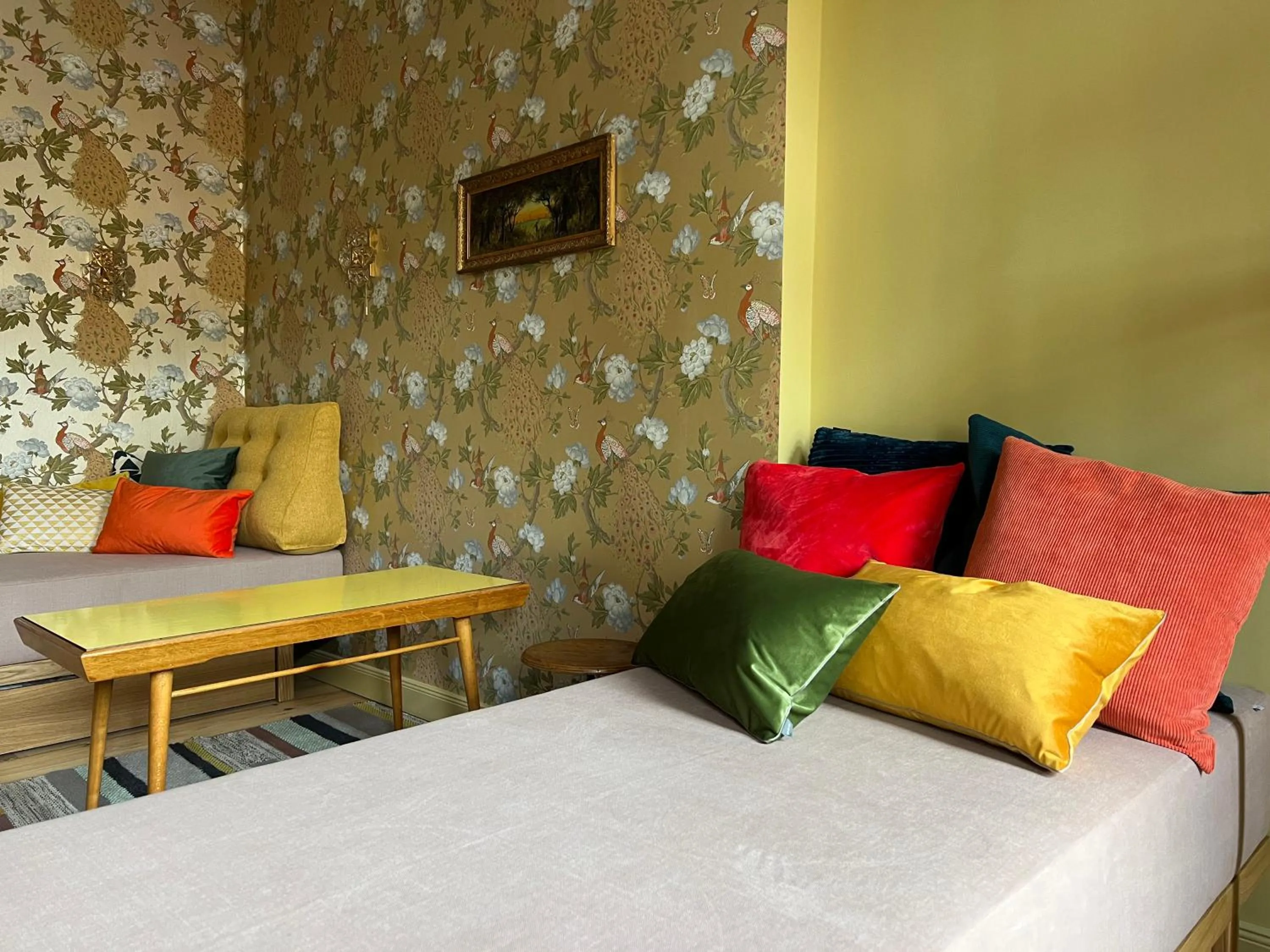 Living room, Bed in Brilliant Apartments