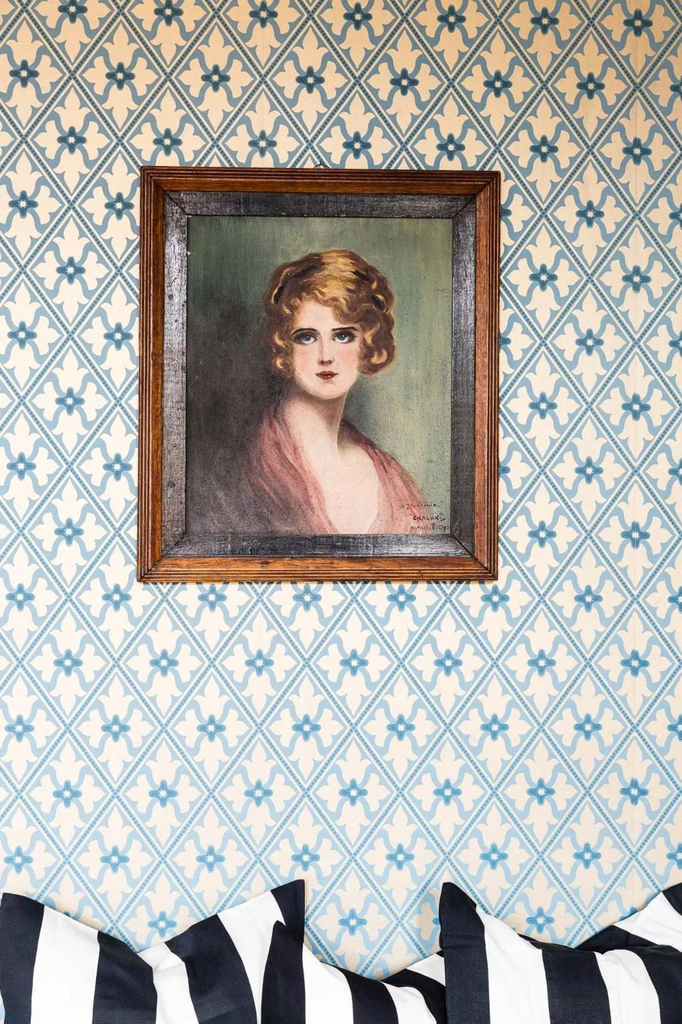 Decorative detail in Brilliant Apartments