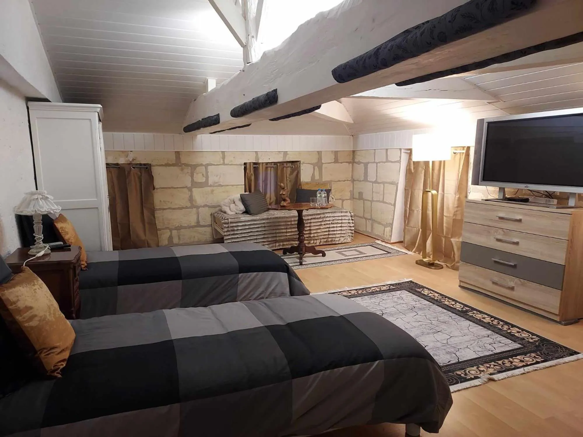 TV and multimedia, Bed in Domaine La Corniche