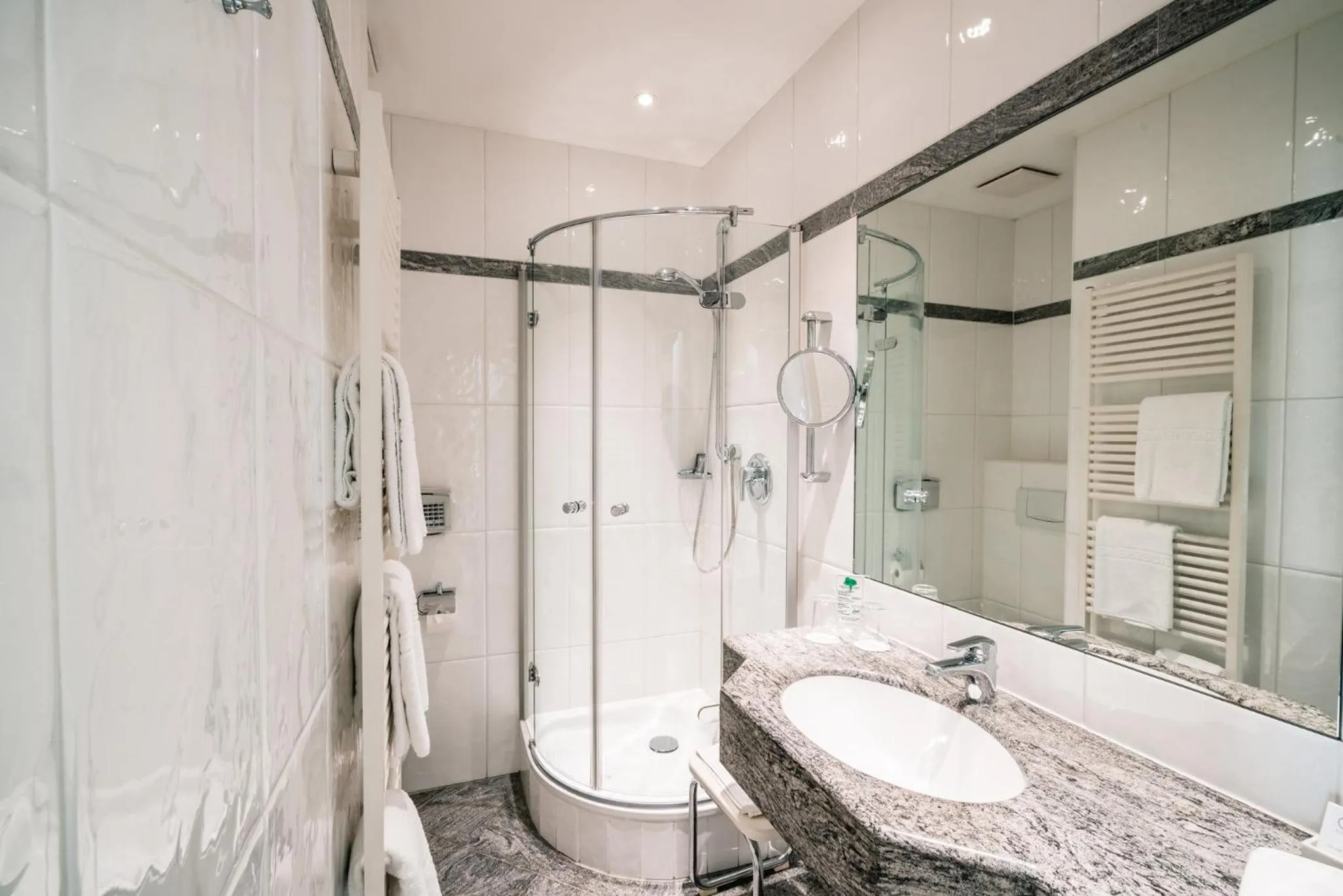 Photo of the whole room in Deidesheimer Hof