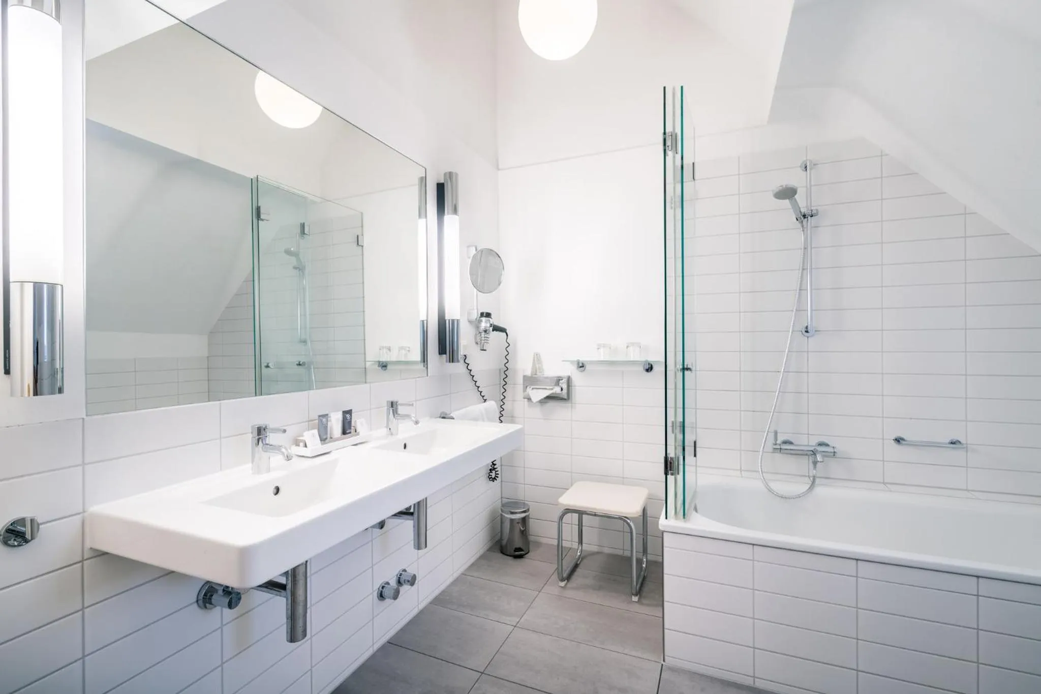 Photo of the whole room in Deidesheimer Hof