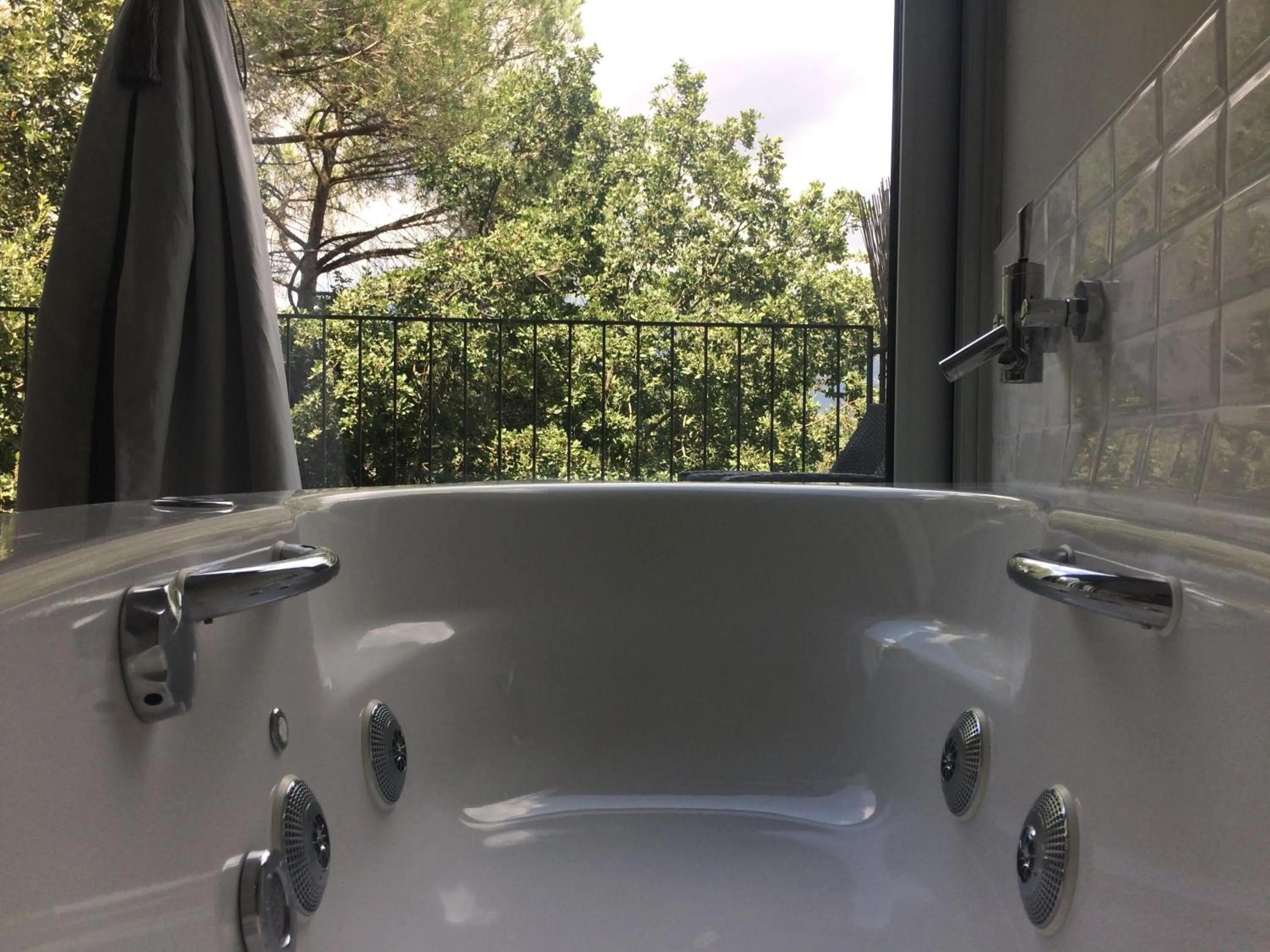 Hot Tub in Les Suites