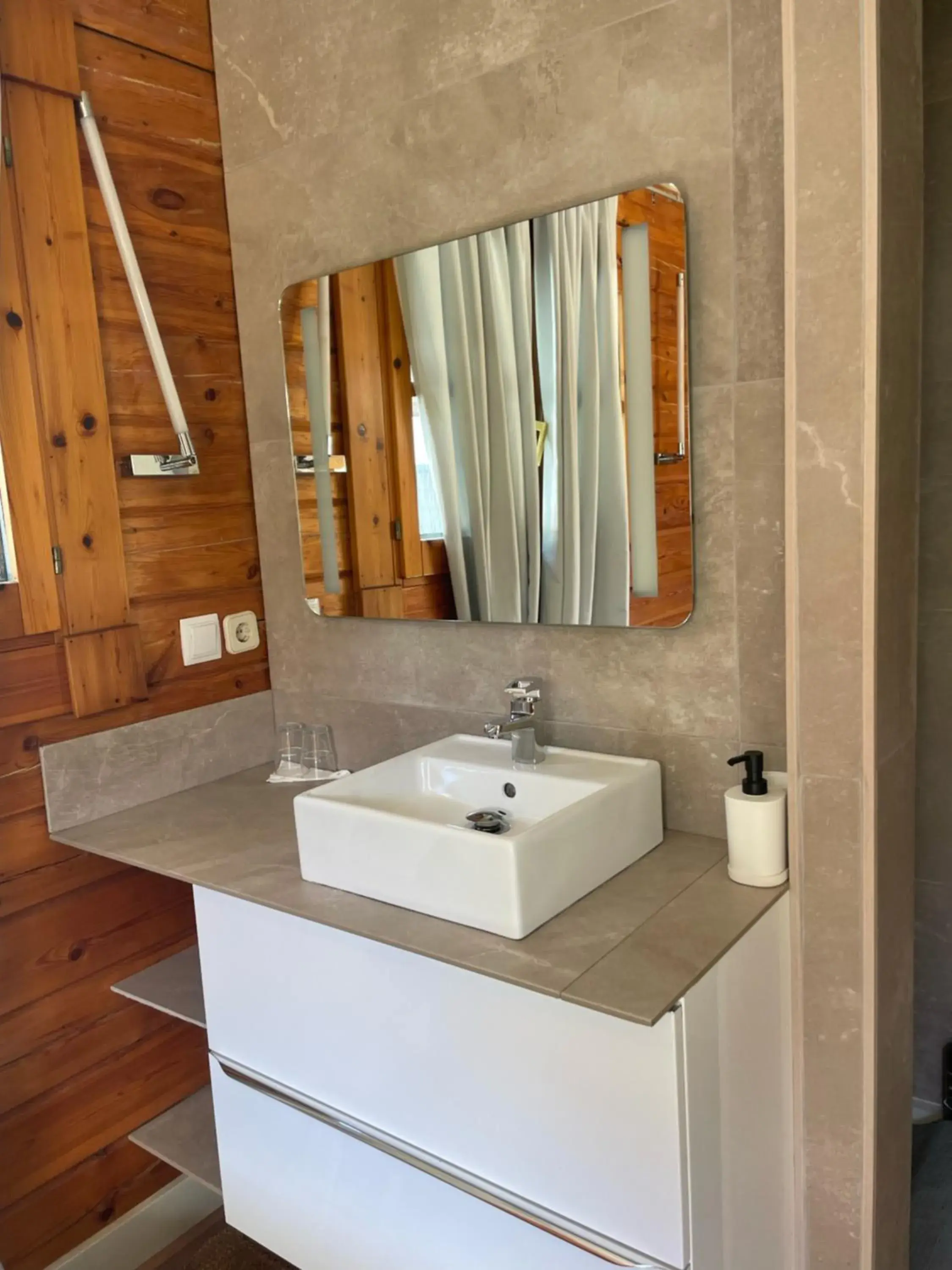 Double or Twin Room with Shower in Les Suites Double or Twin Room with Shower in Les Suites