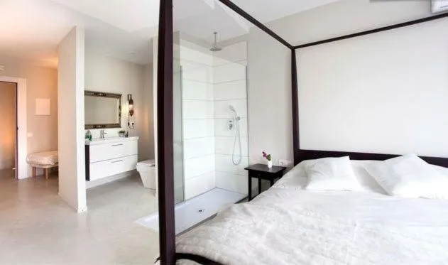 Shower, Bed in Les Suites