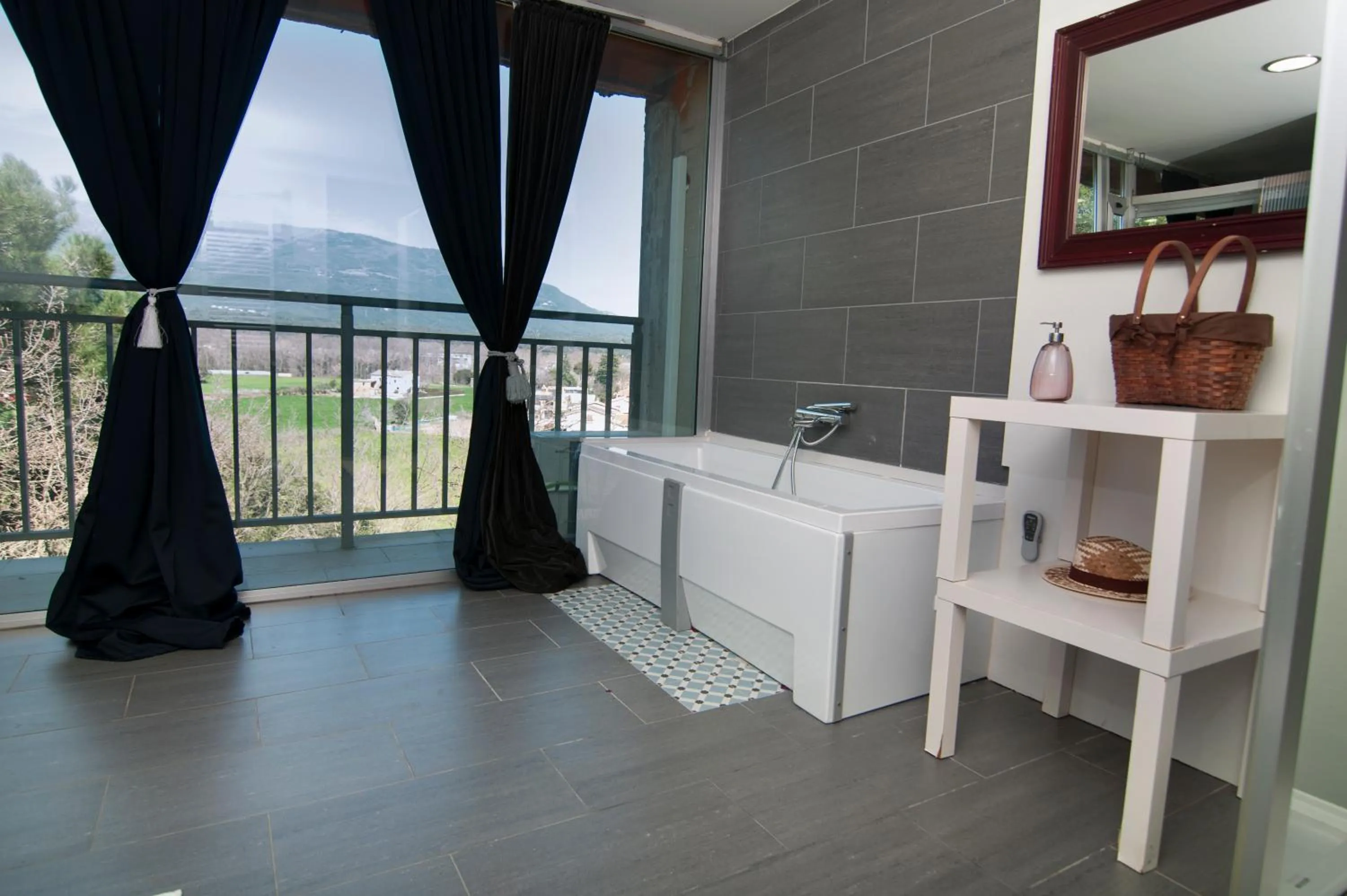 Shower in Les Suites