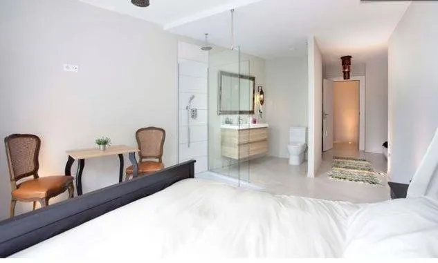 Shower, Bed in Les Suites