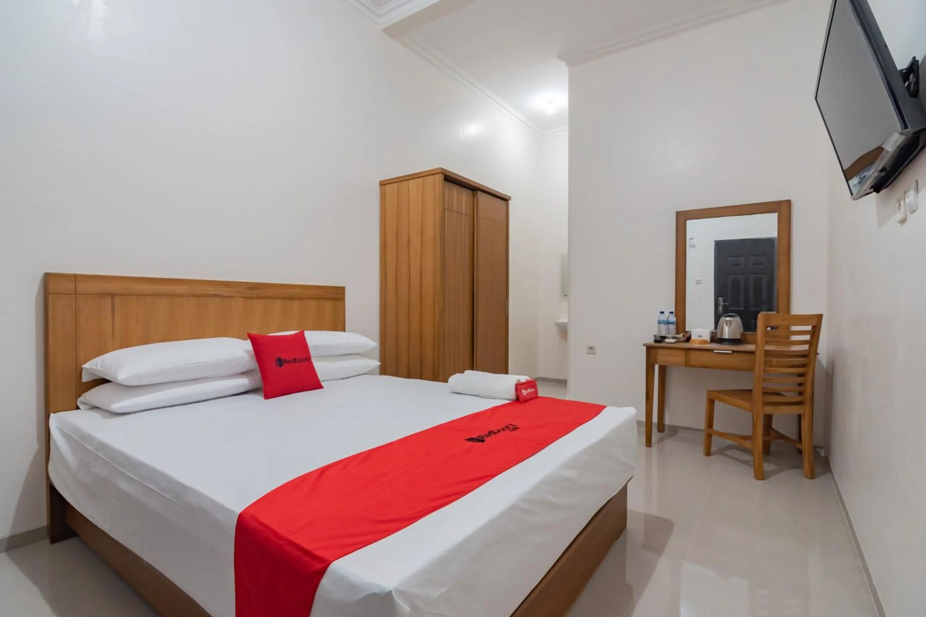 Bed in RedDoorz Syariah Plus @ Perintis Guesthouse Tasikmalaya